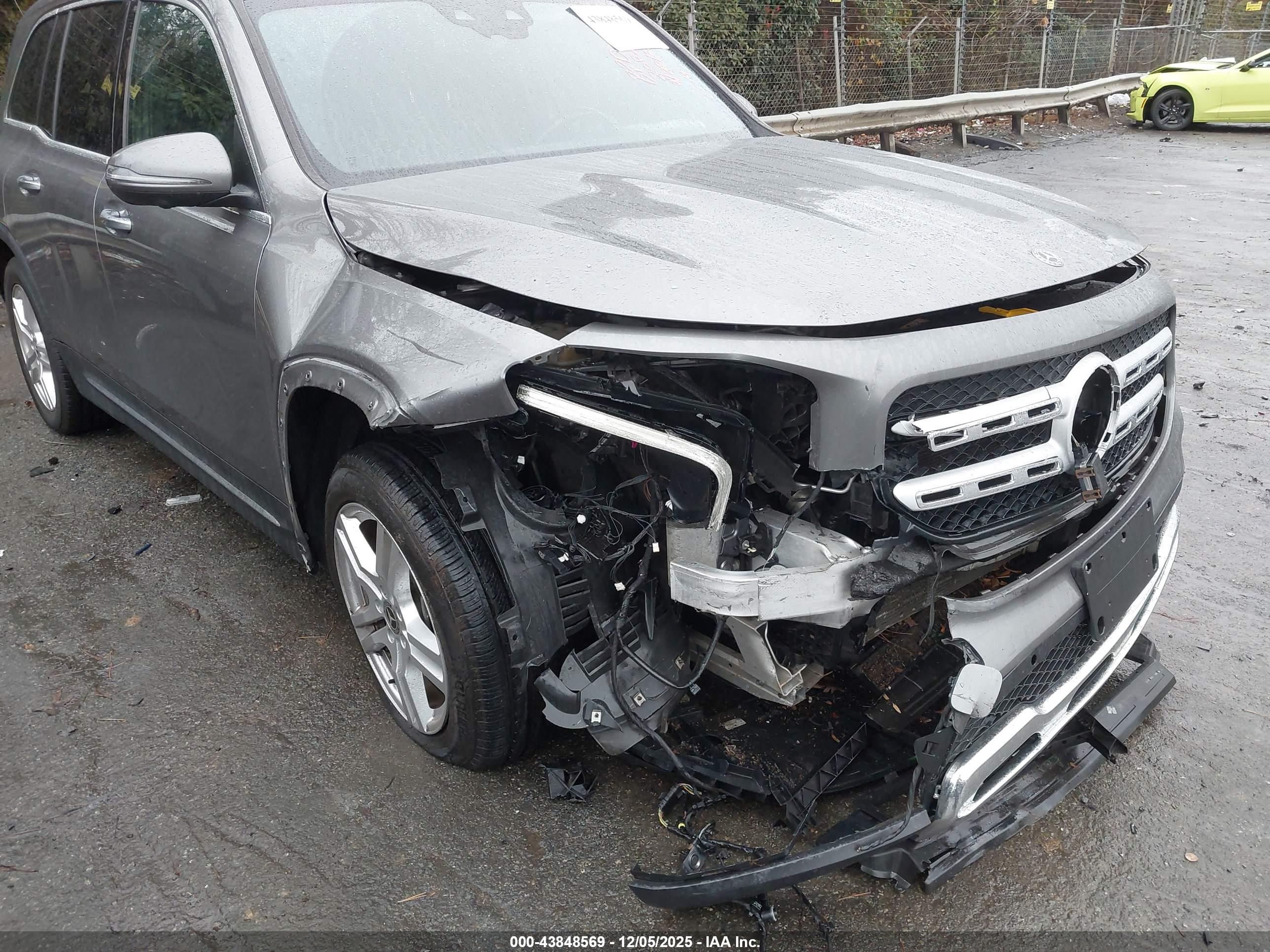 MERCEDES-BENZ GLB image 6