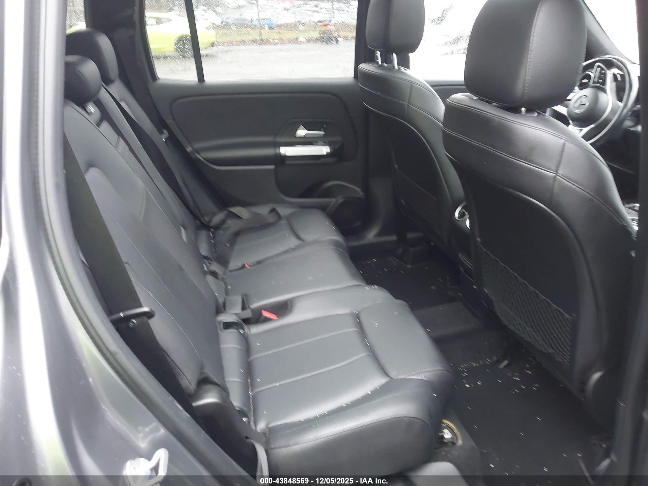 MERCEDES-BENZ GLB image 8