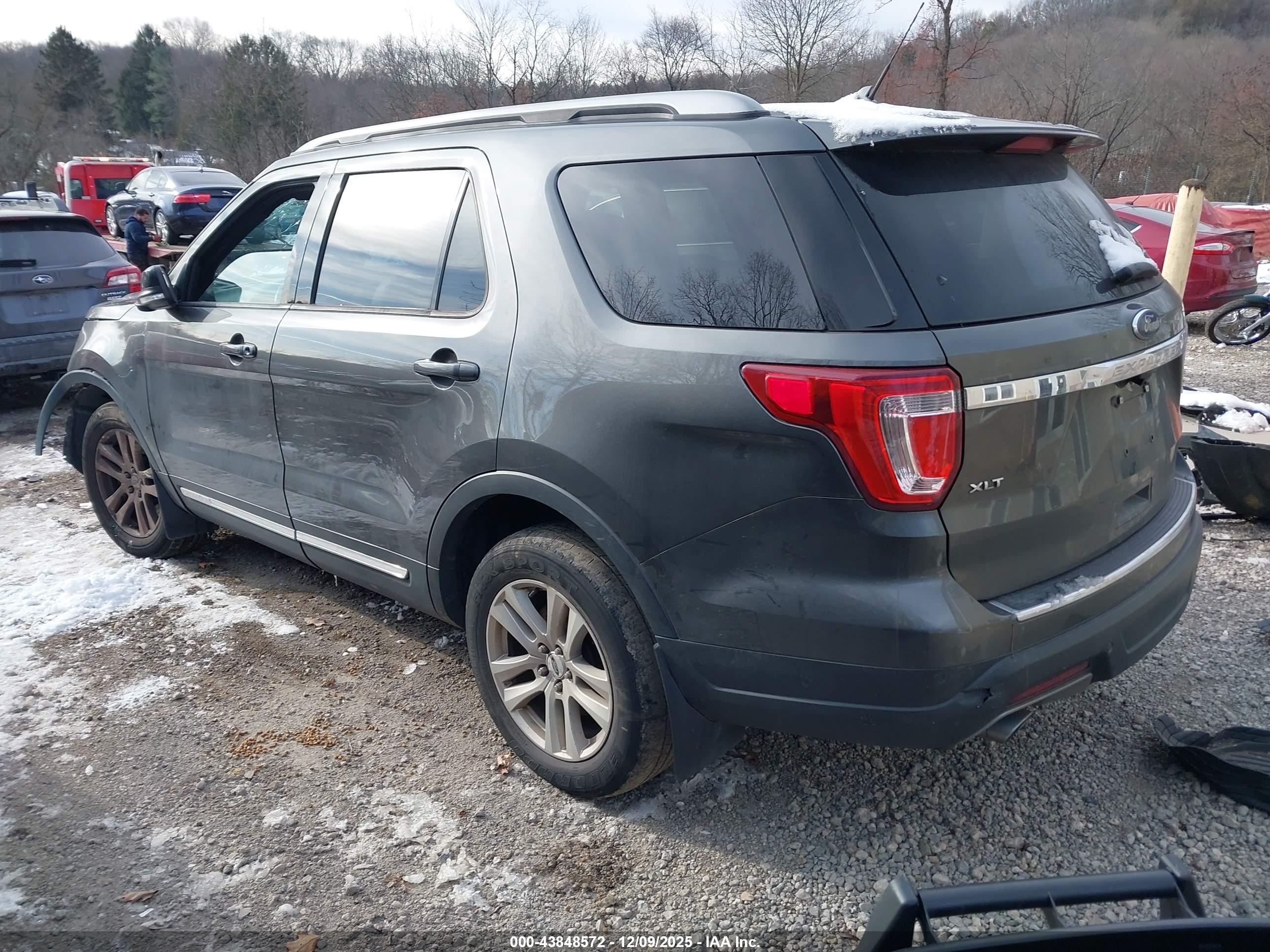 FORD EXPLORER image 3