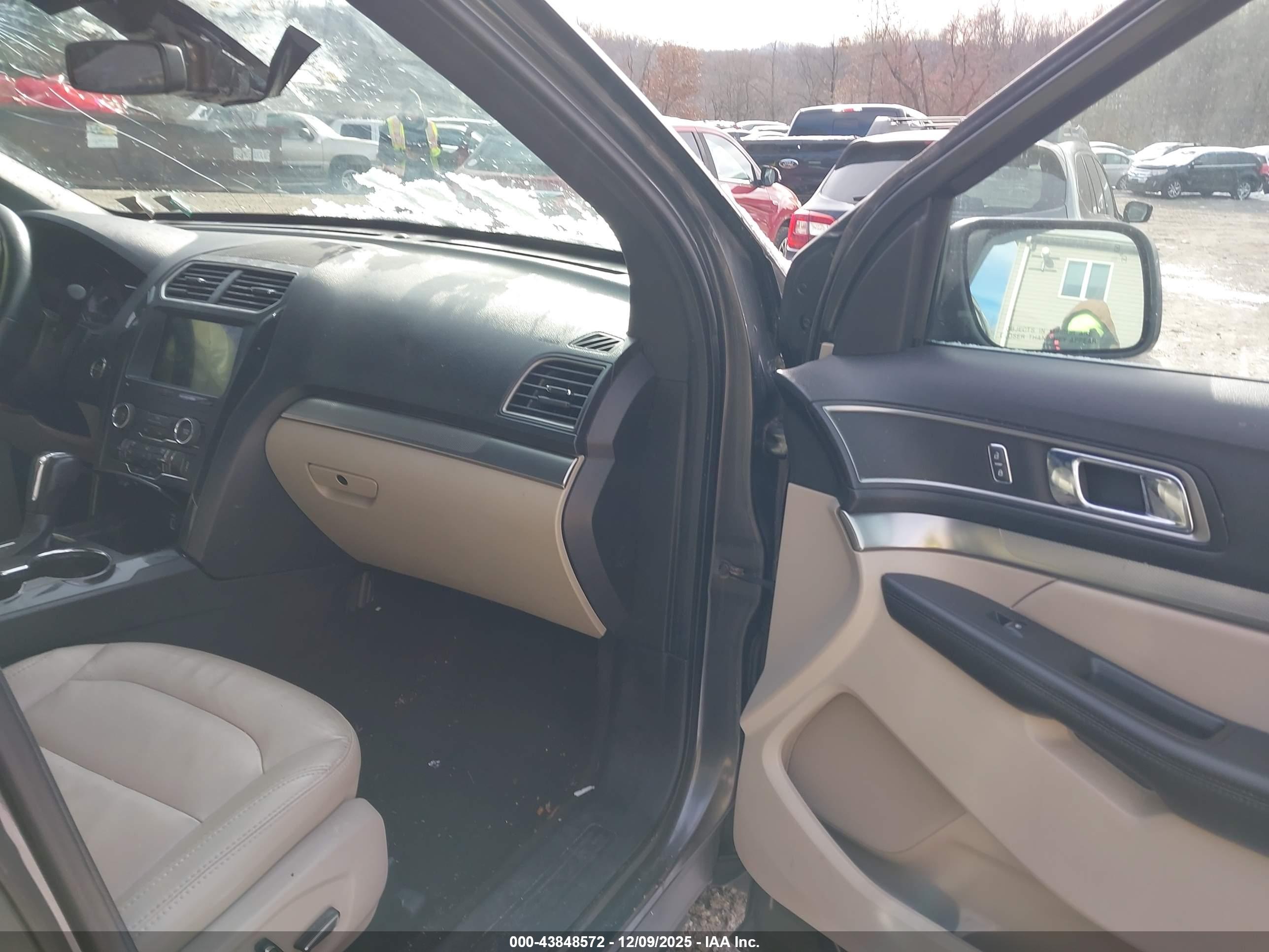 FORD EXPLORER image 5