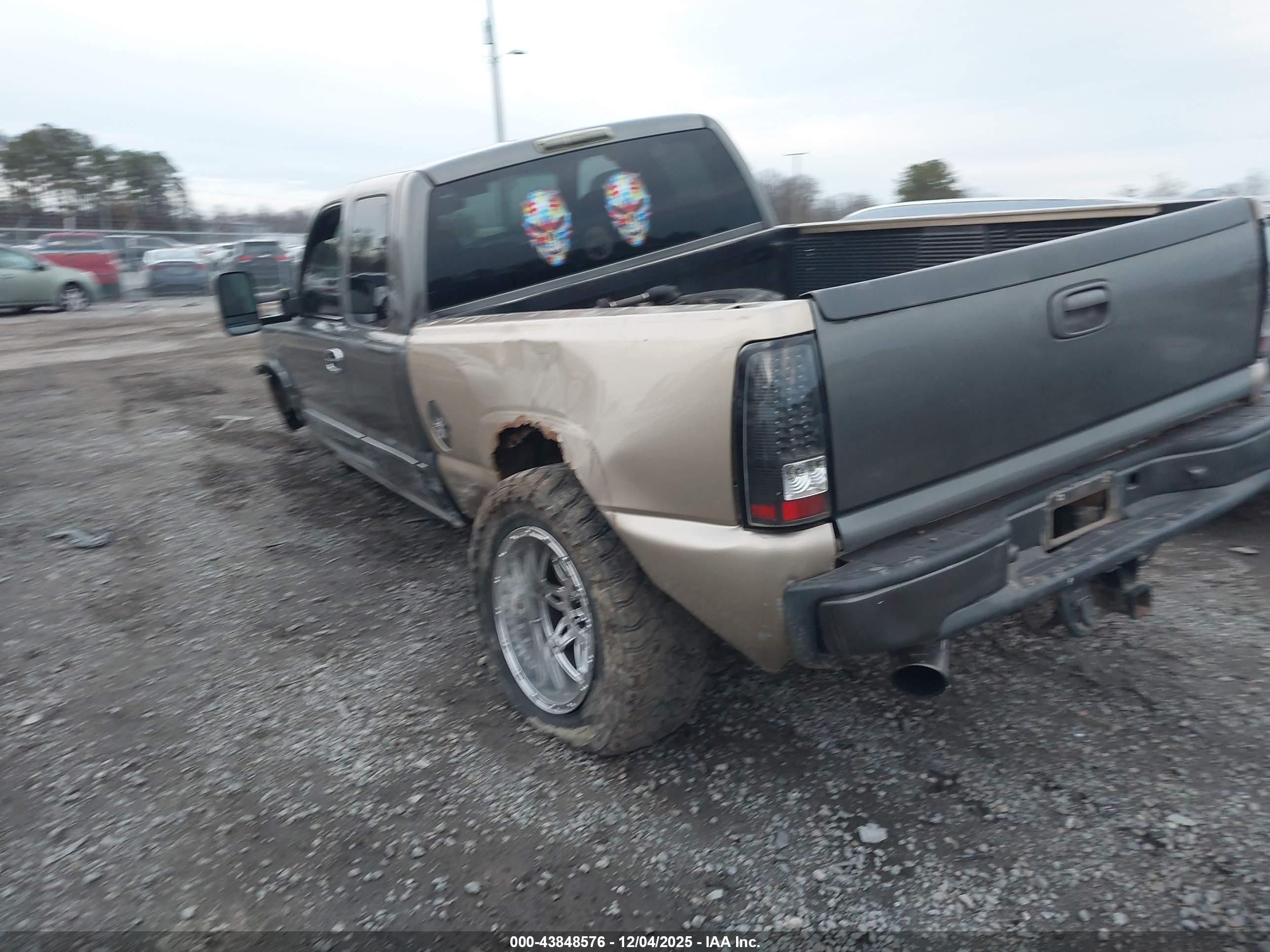 GMC SIERRA image 3