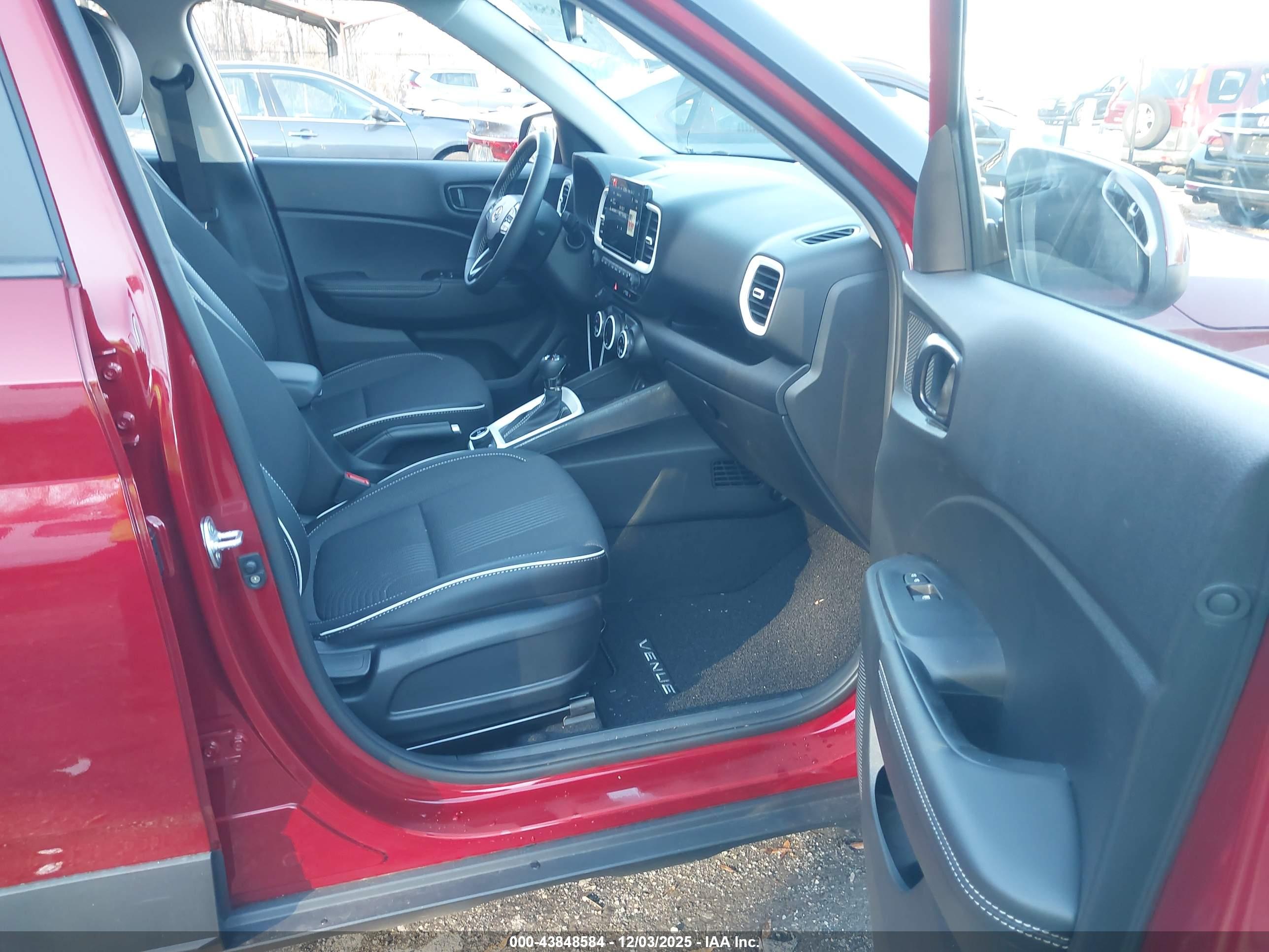 HYUNDAI VENUE image 5