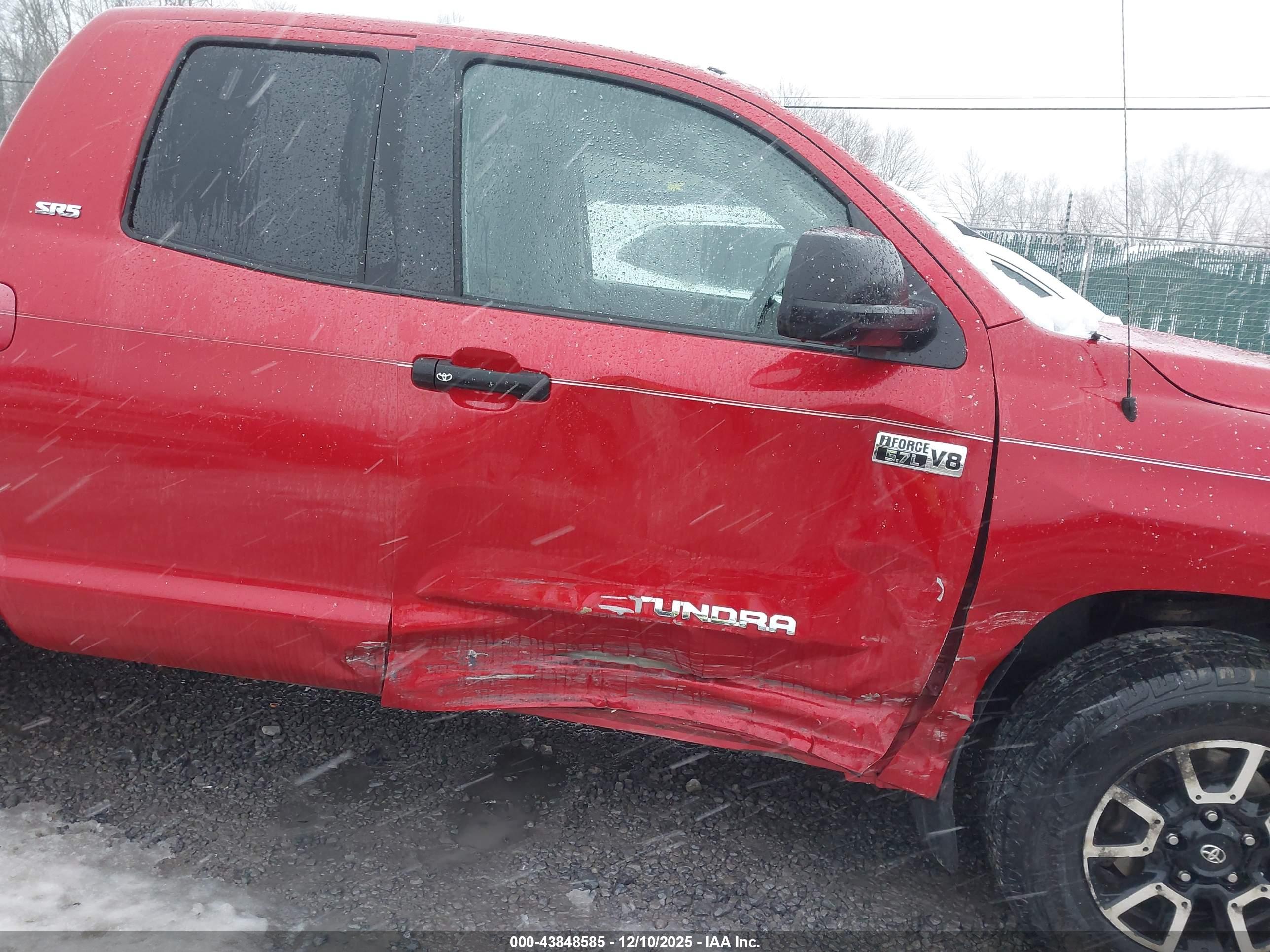 TOYOTA TUNDRA image 6
