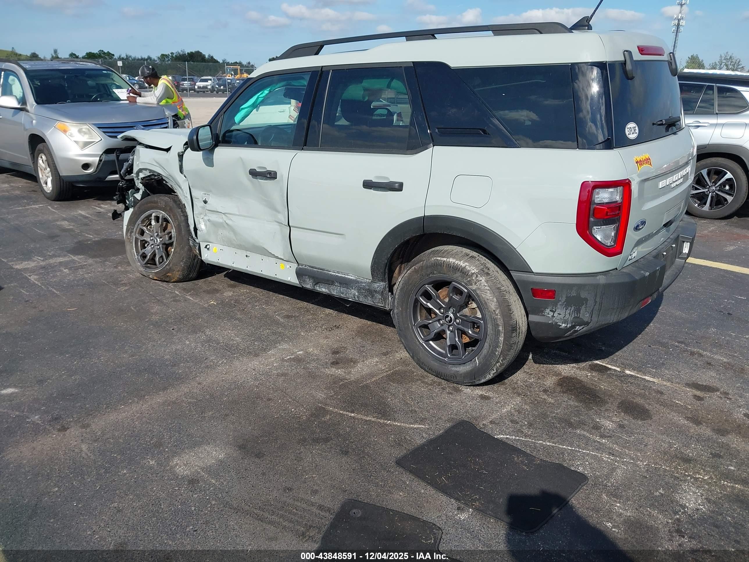 FORD BRONCO image 3