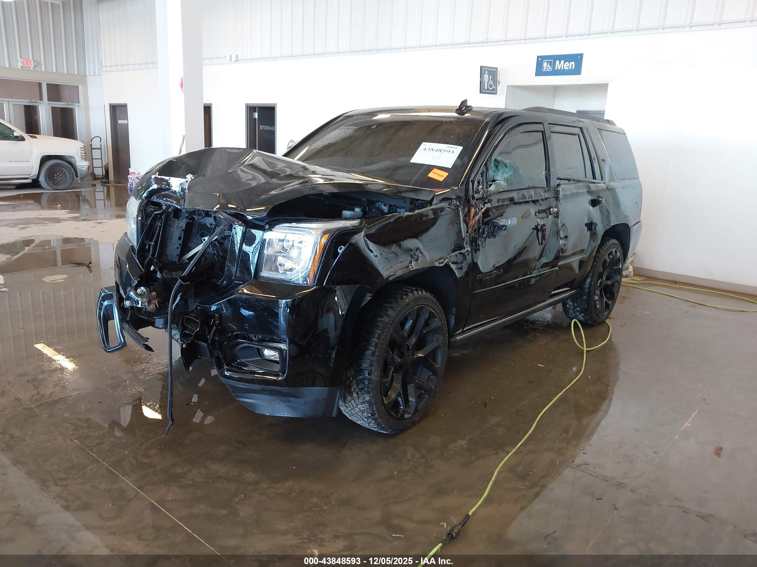 GMC YUKON image 2