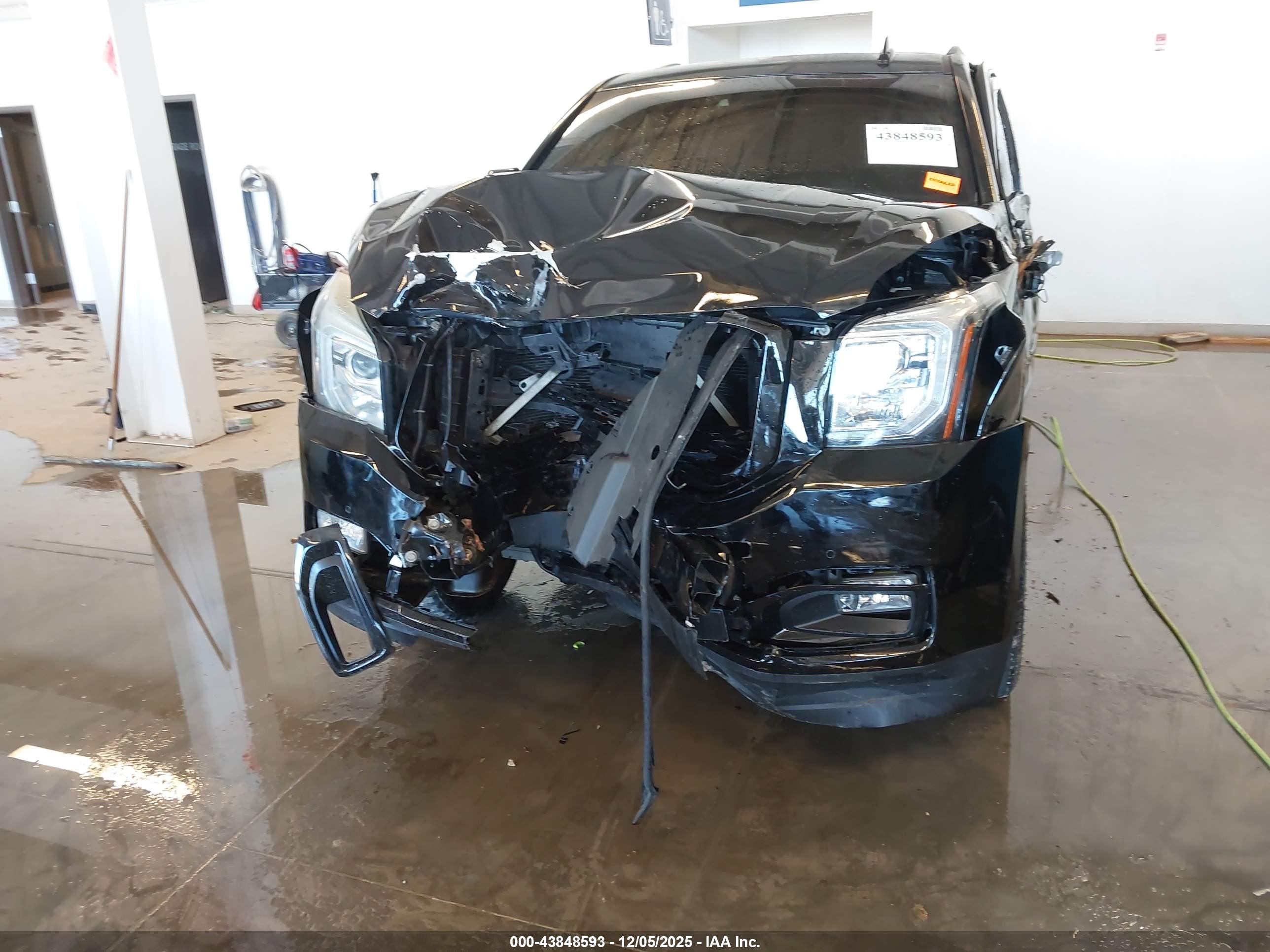 GMC YUKON image 6