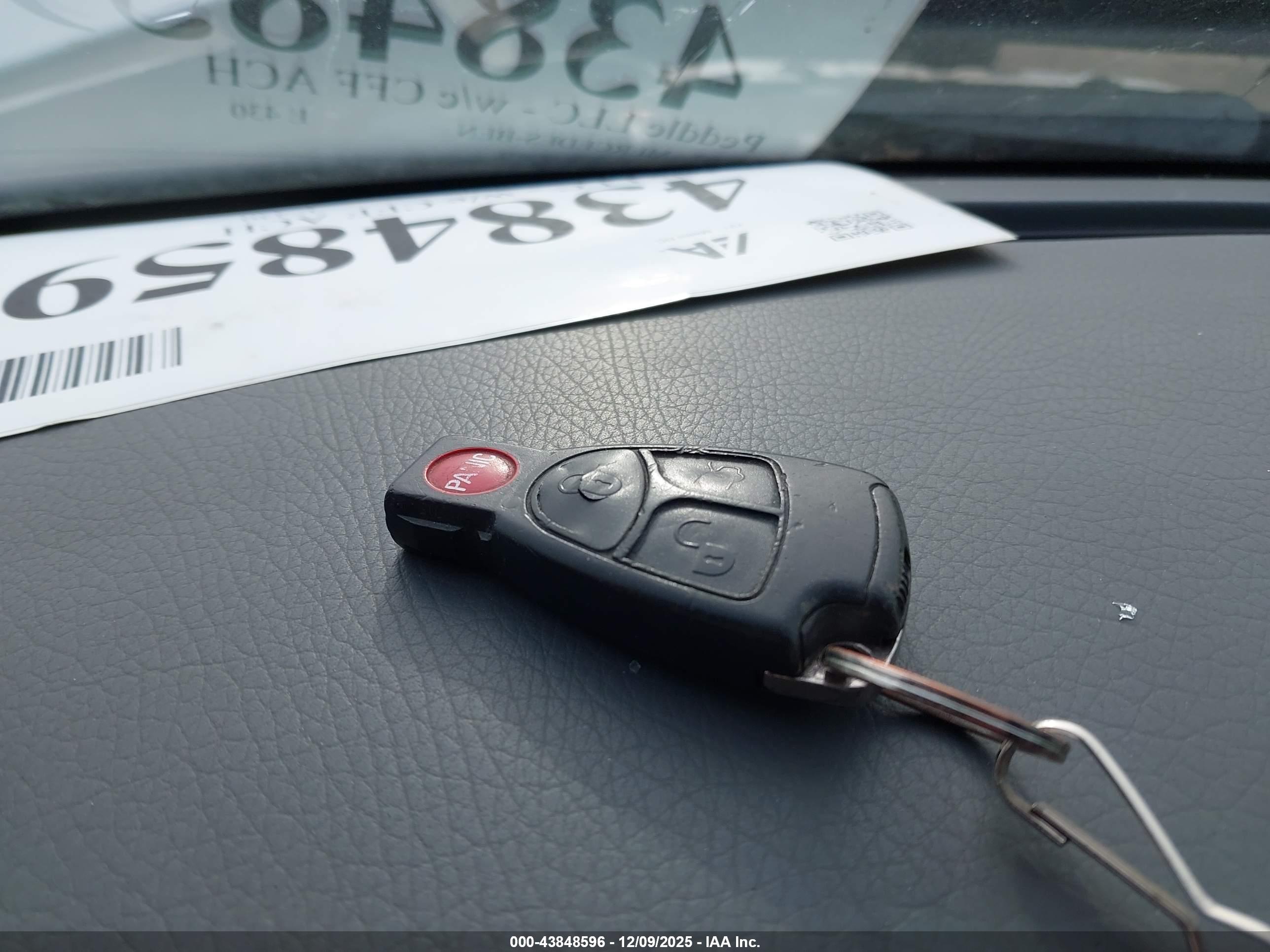 MERCEDES-BENZ E image 11