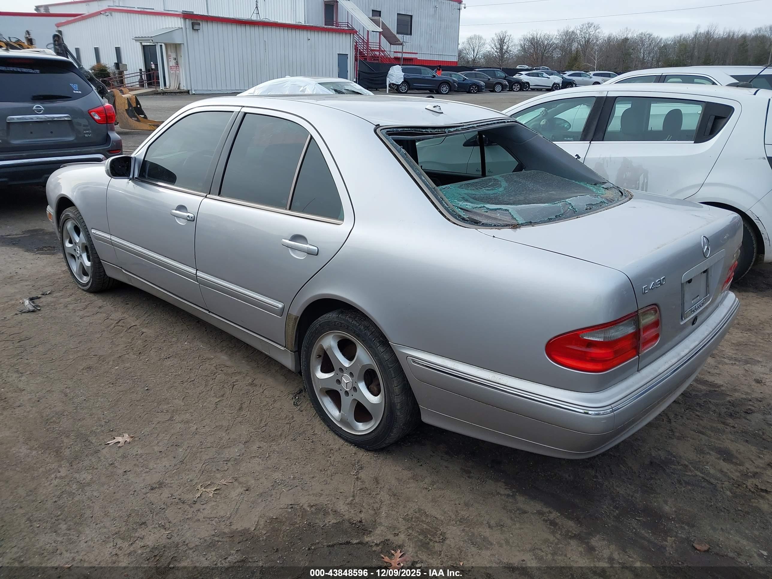 MERCEDES-BENZ E image 3