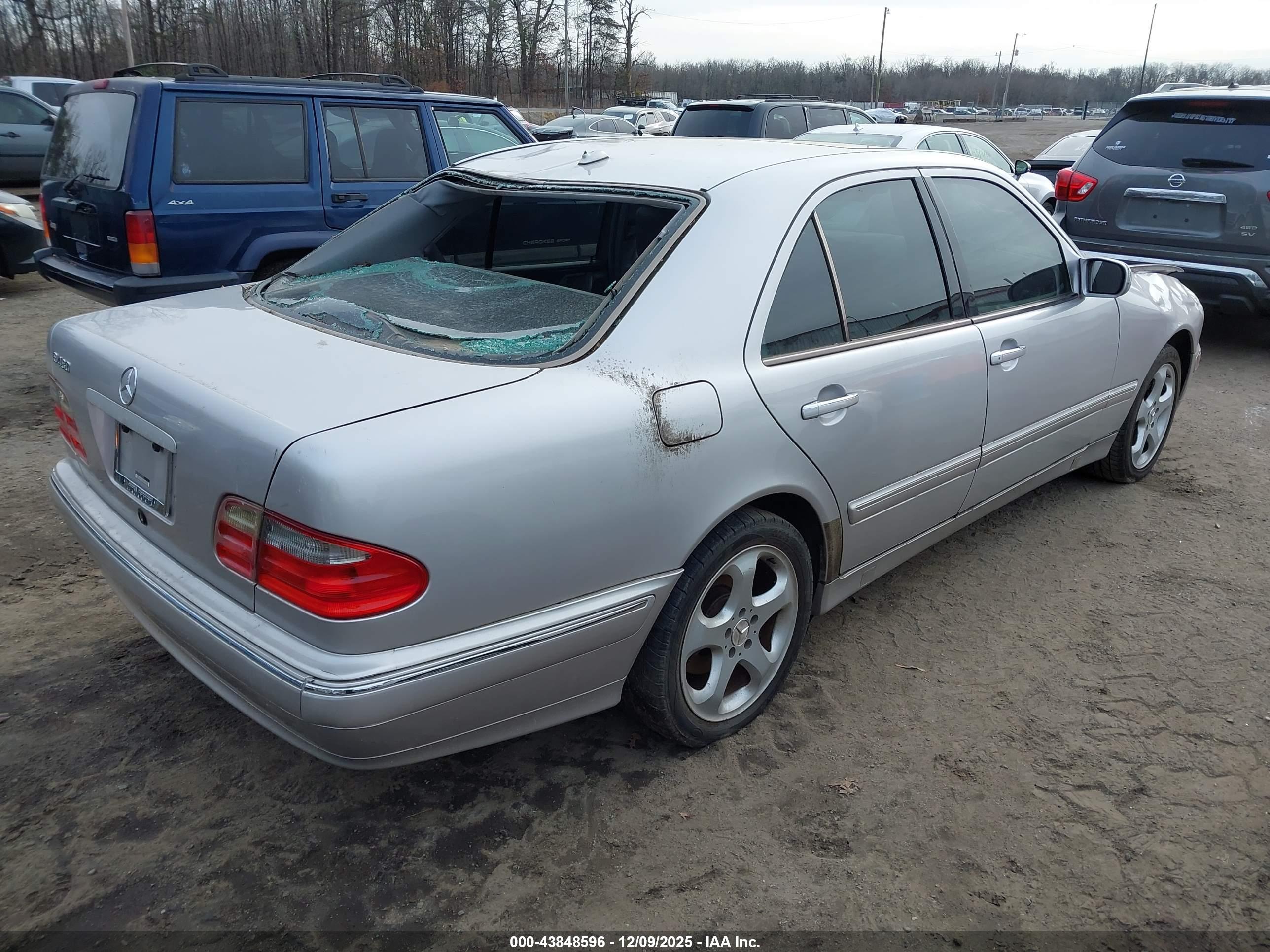 MERCEDES-BENZ E image 4