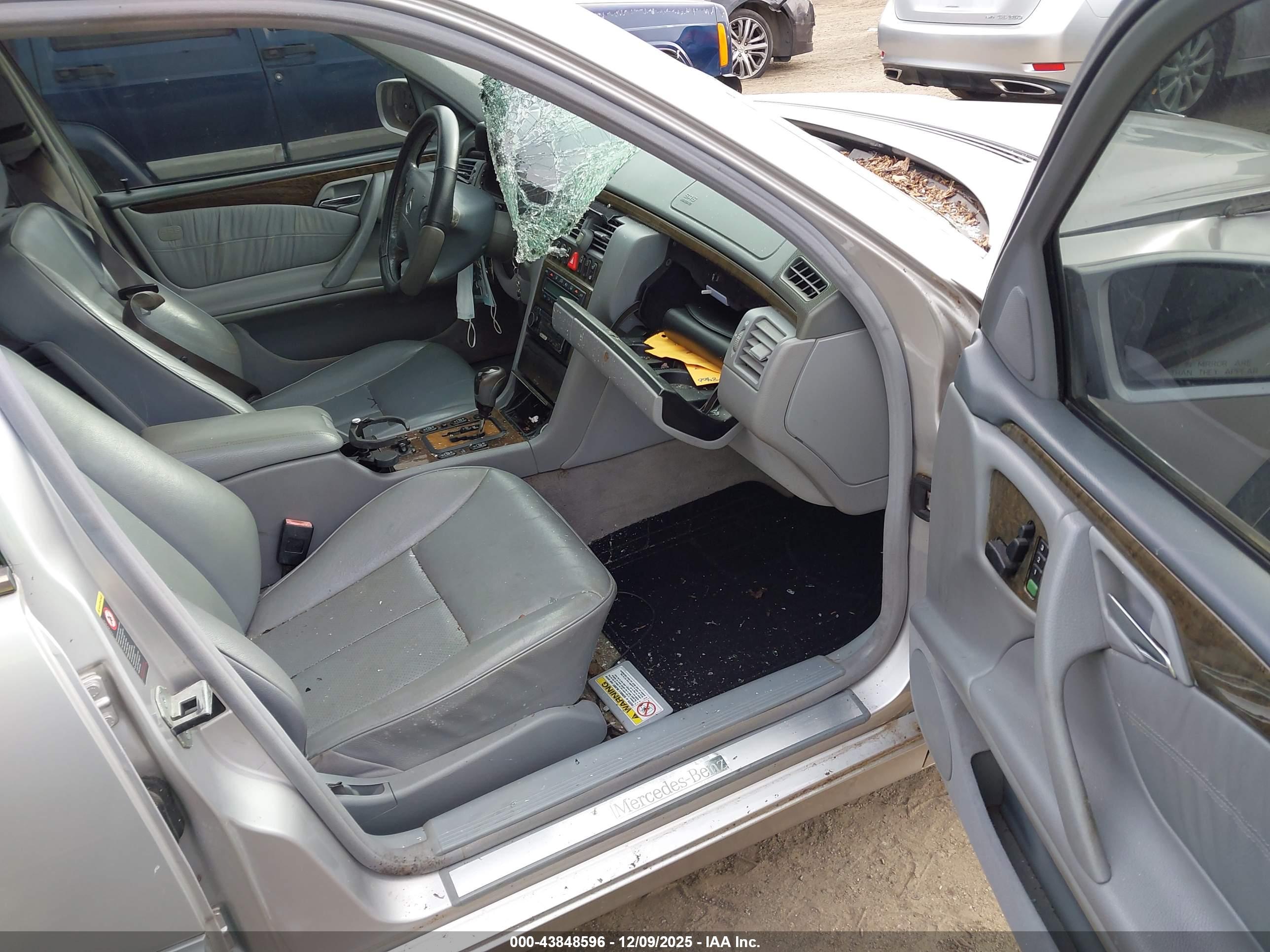 MERCEDES-BENZ E image 5