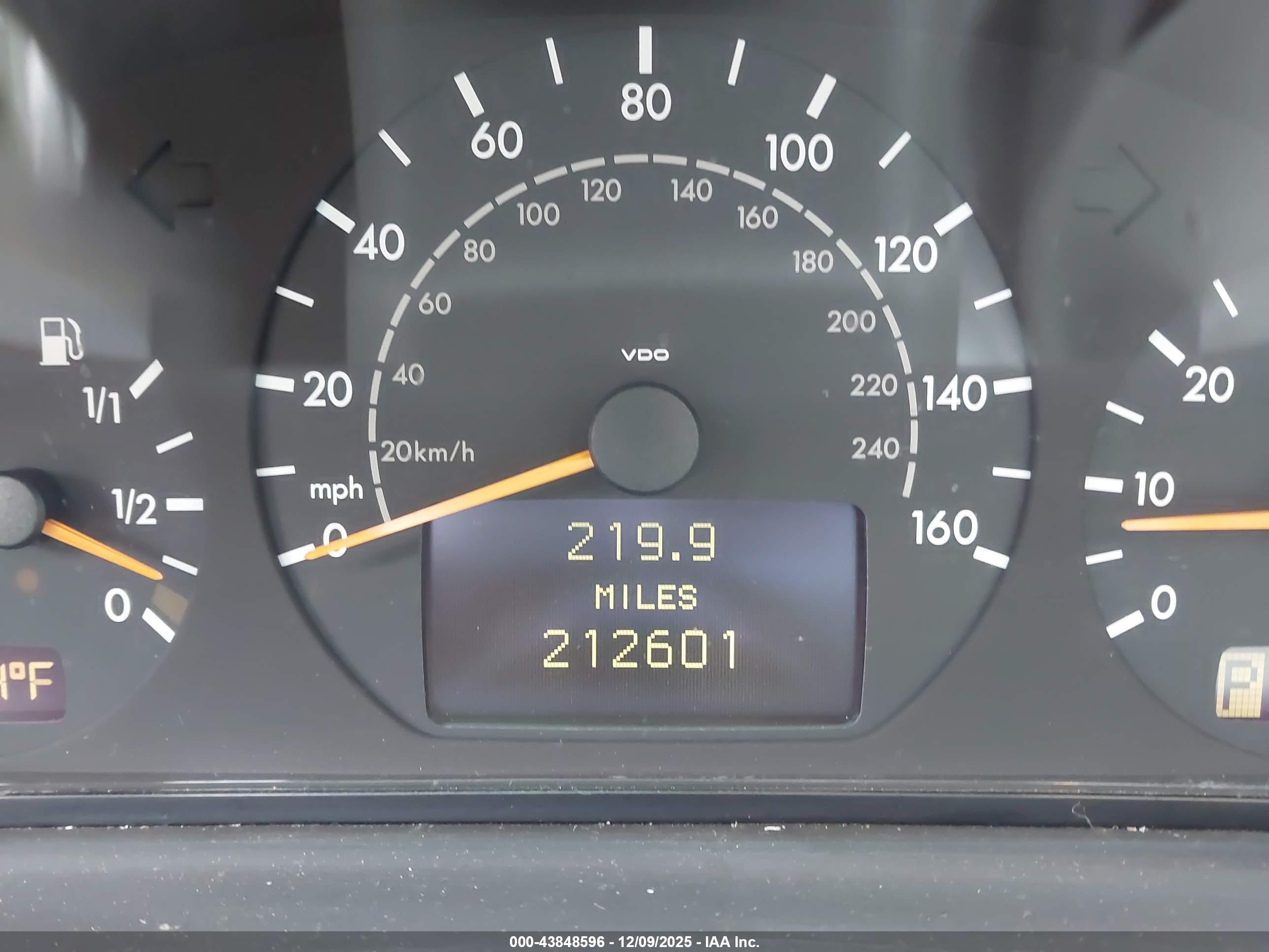MERCEDES-BENZ E image 7