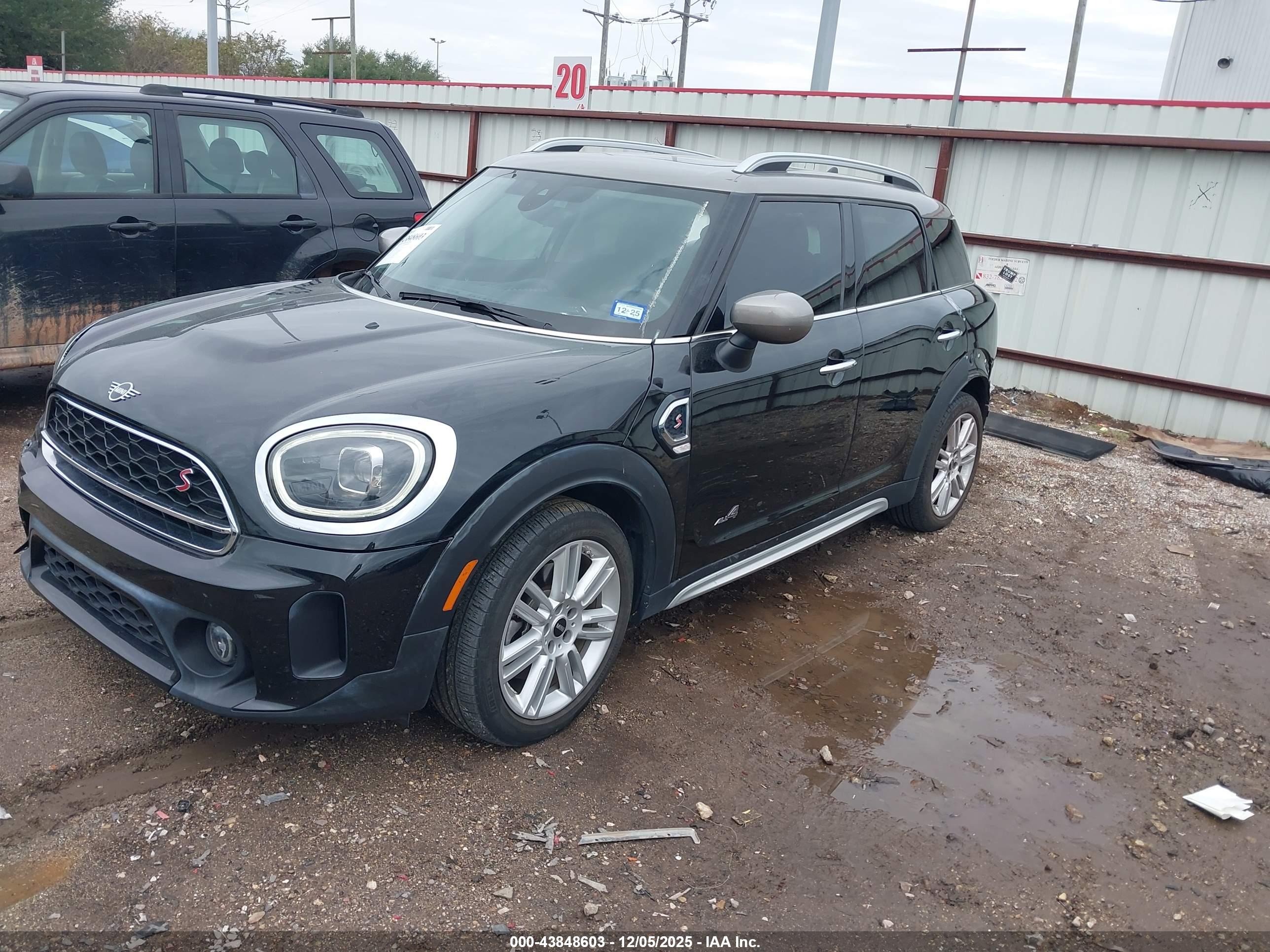 MINI COUNTRYMAN image 2