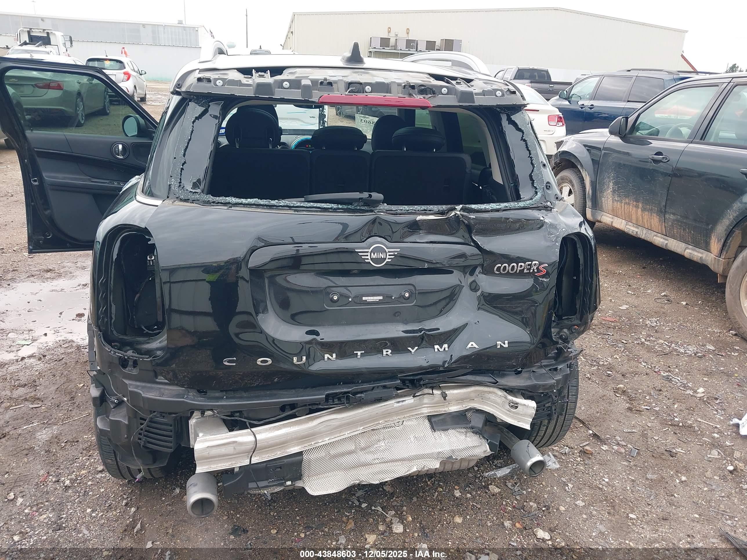MINI COUNTRYMAN image 6
