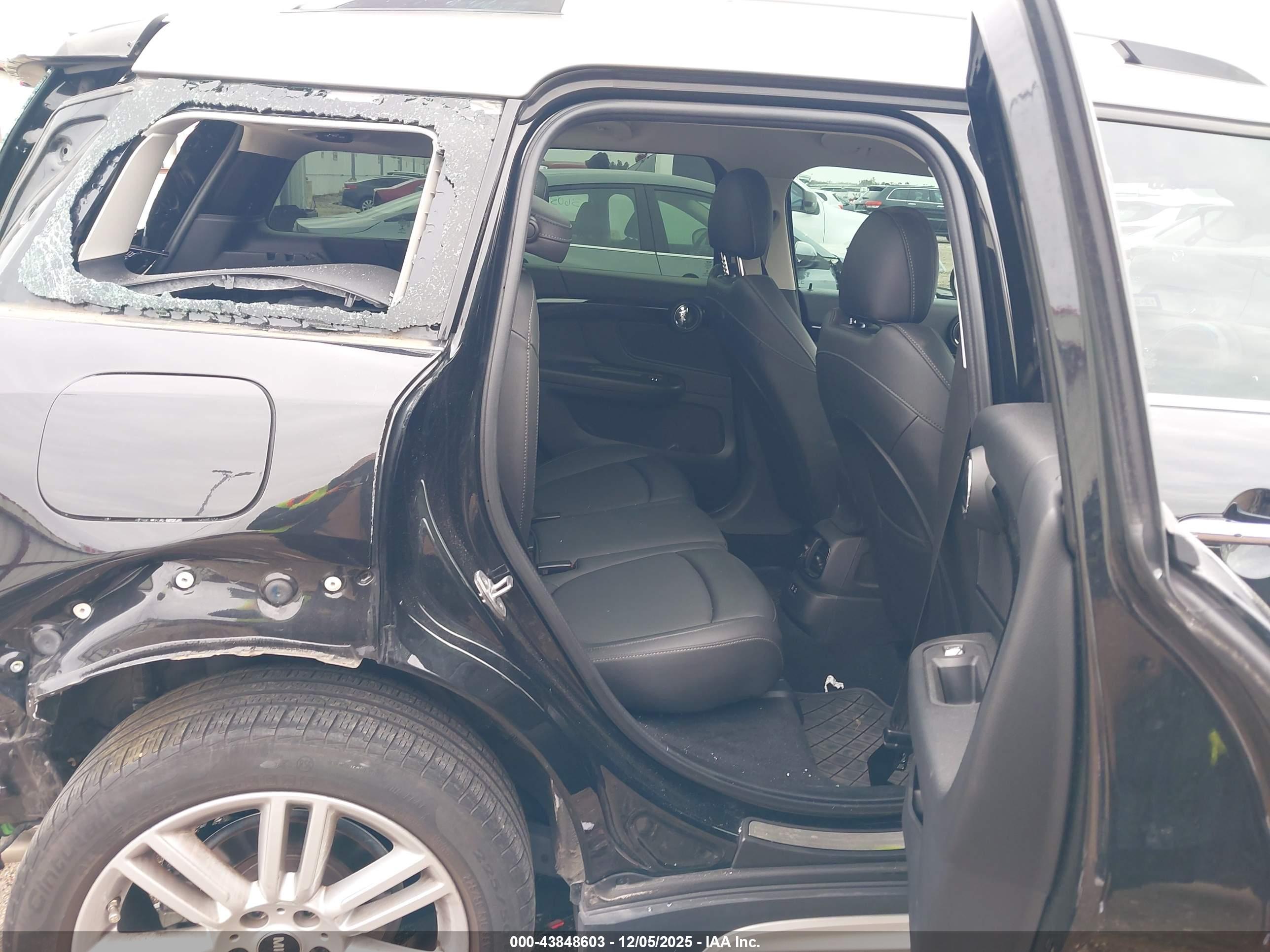MINI COUNTRYMAN image 8