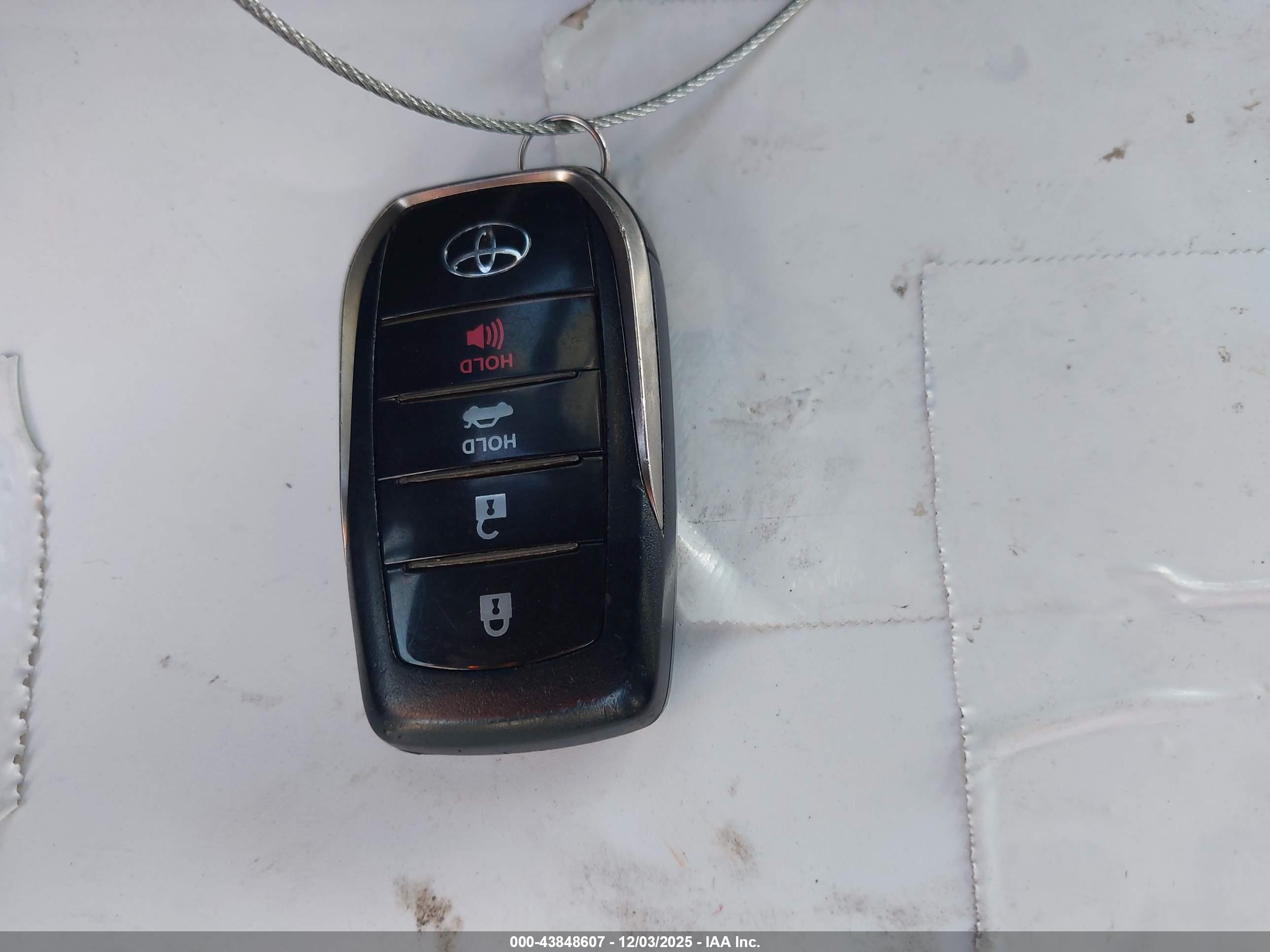 TOYOTA MIRAI image 11