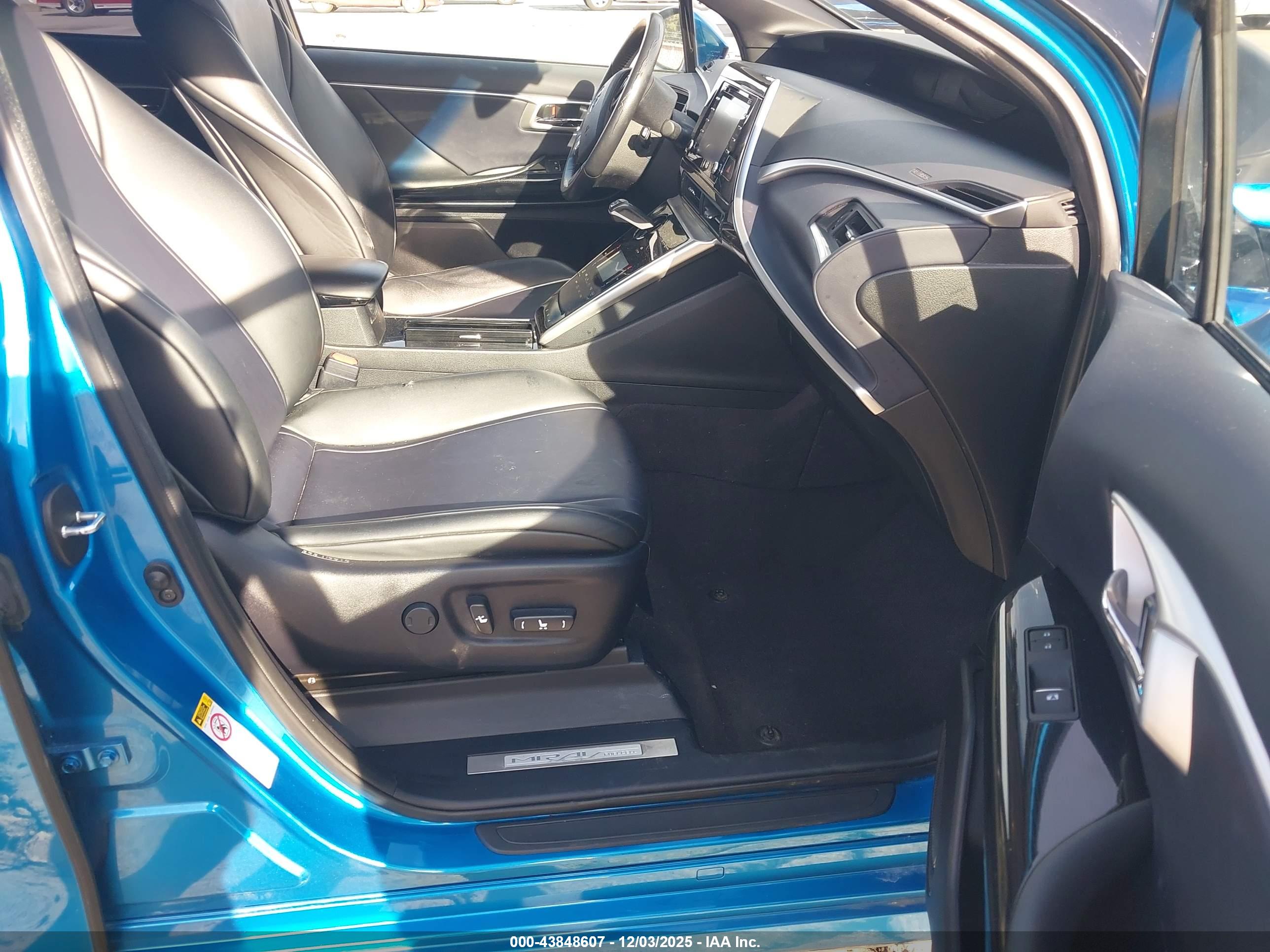 TOYOTA MIRAI image 5