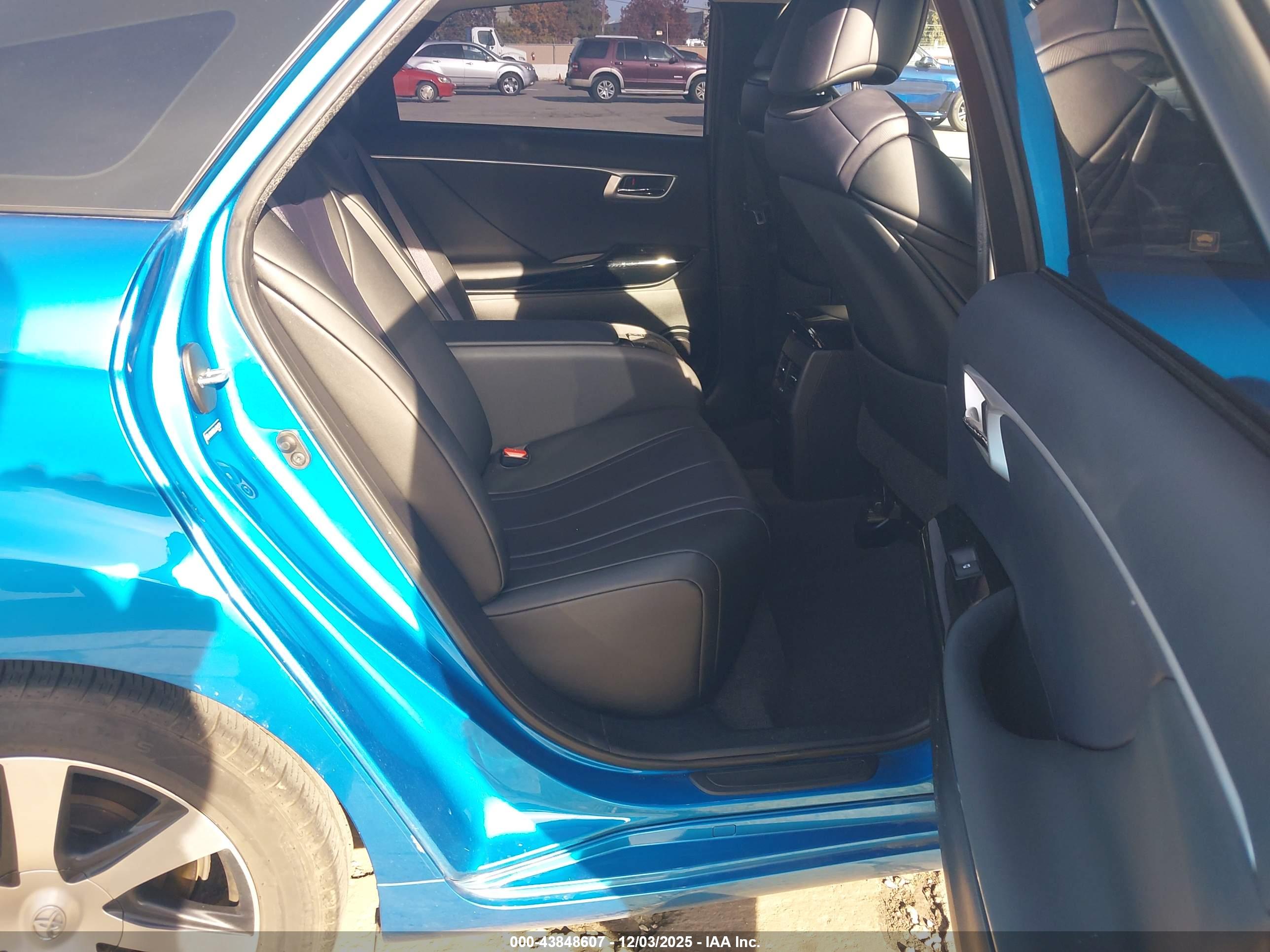 TOYOTA MIRAI image 8
