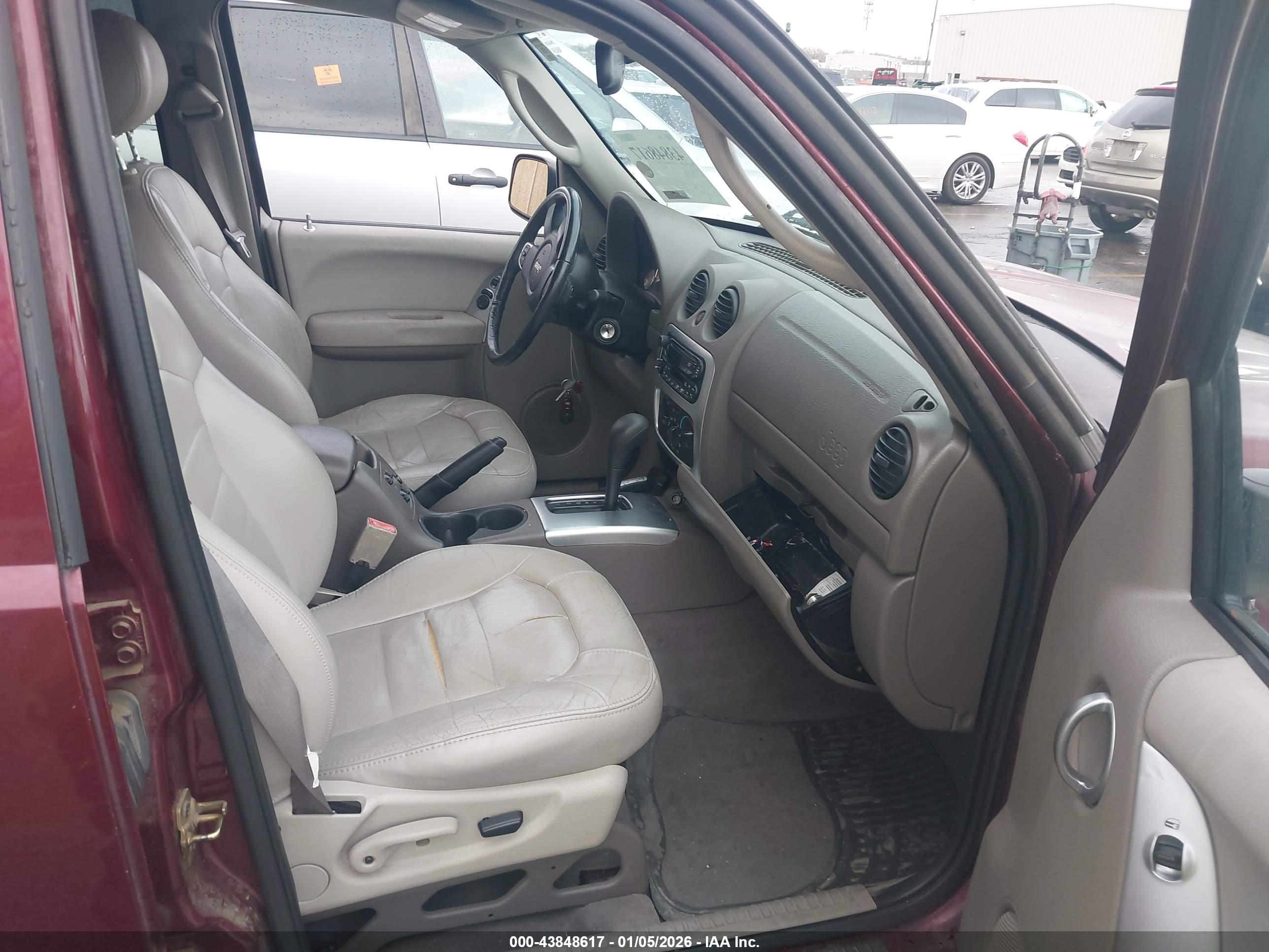 JEEP LIBERTY image 5