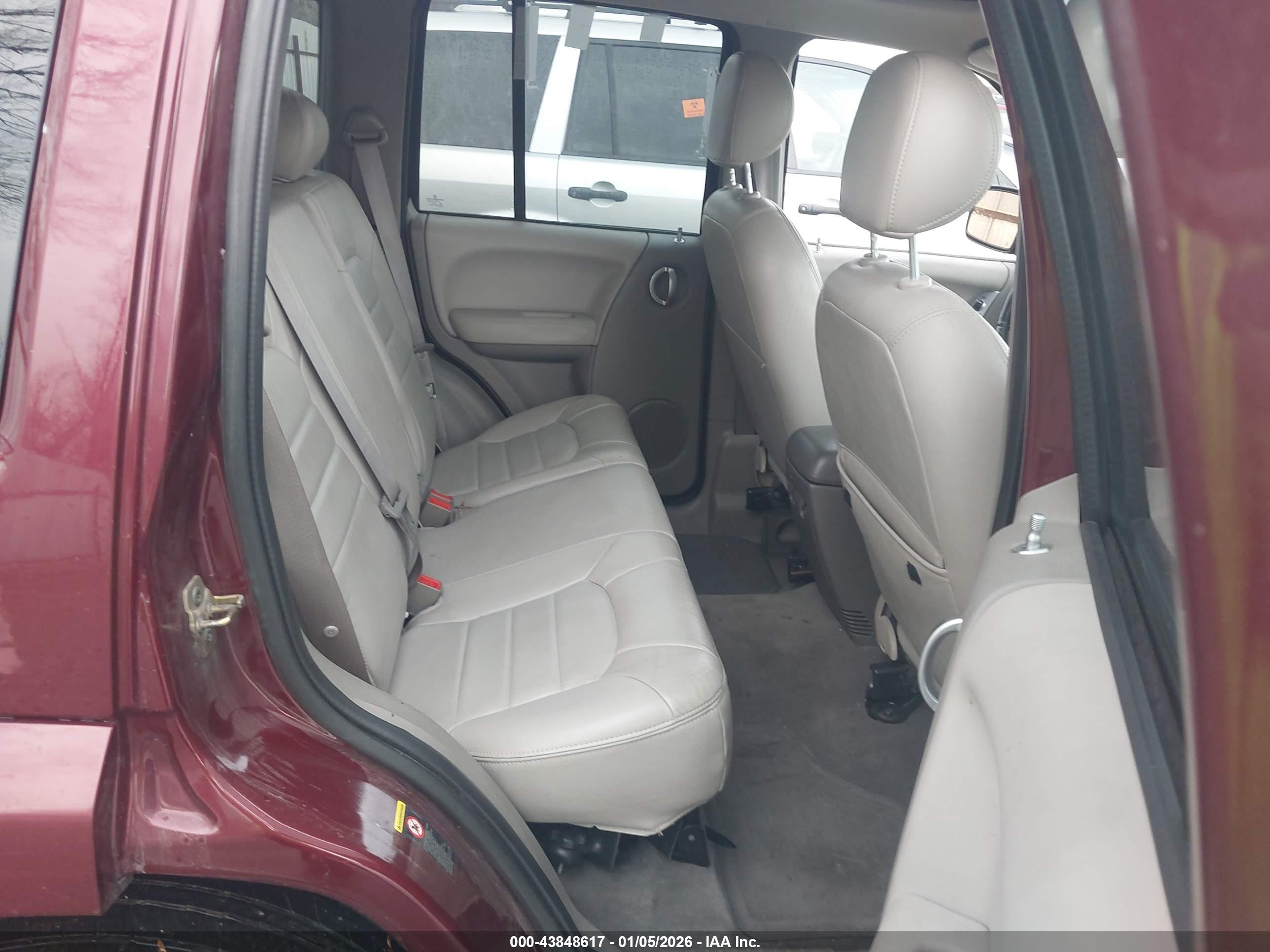 JEEP LIBERTY image 8