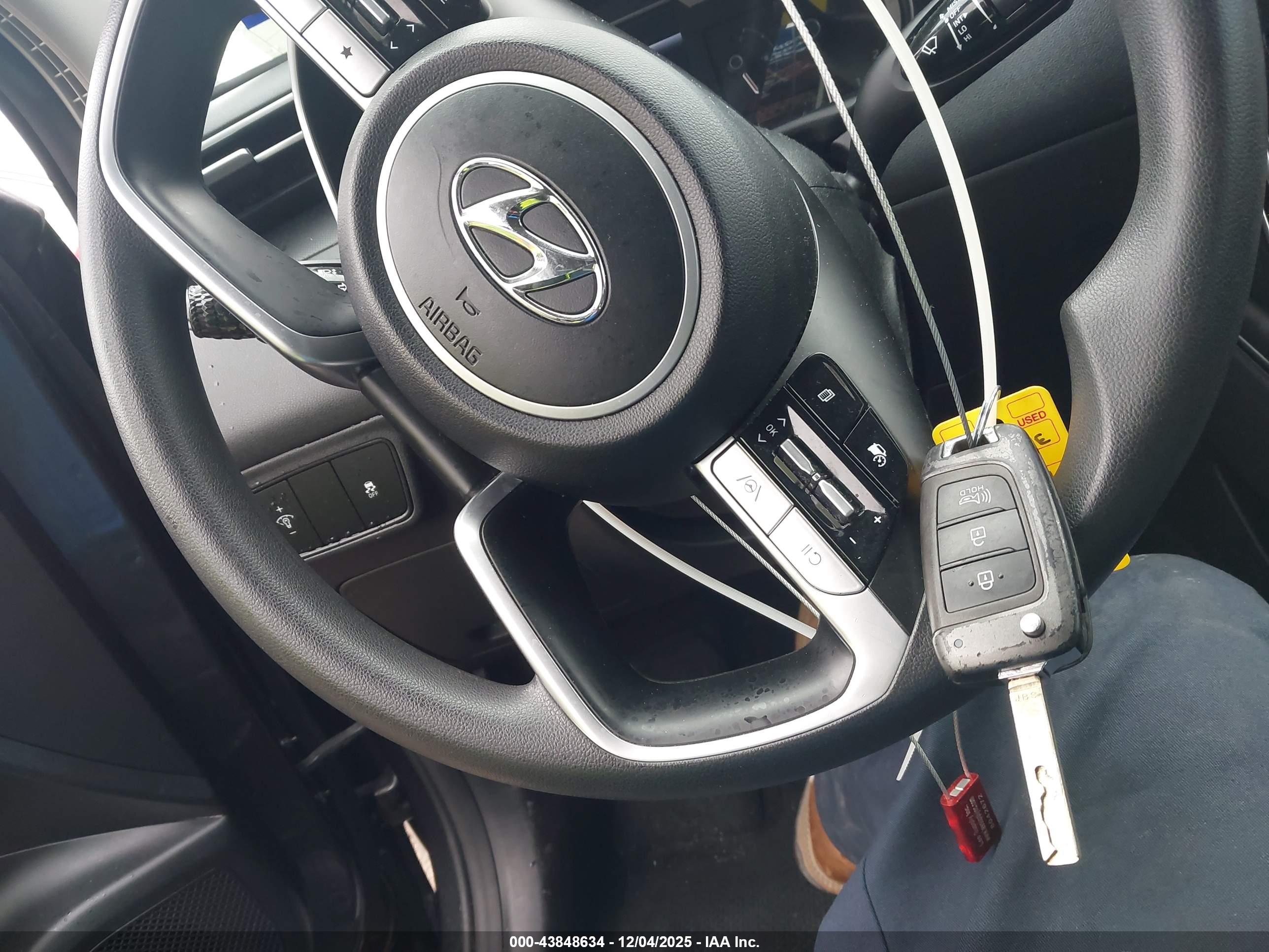 HYUNDAI TUCSON image 11