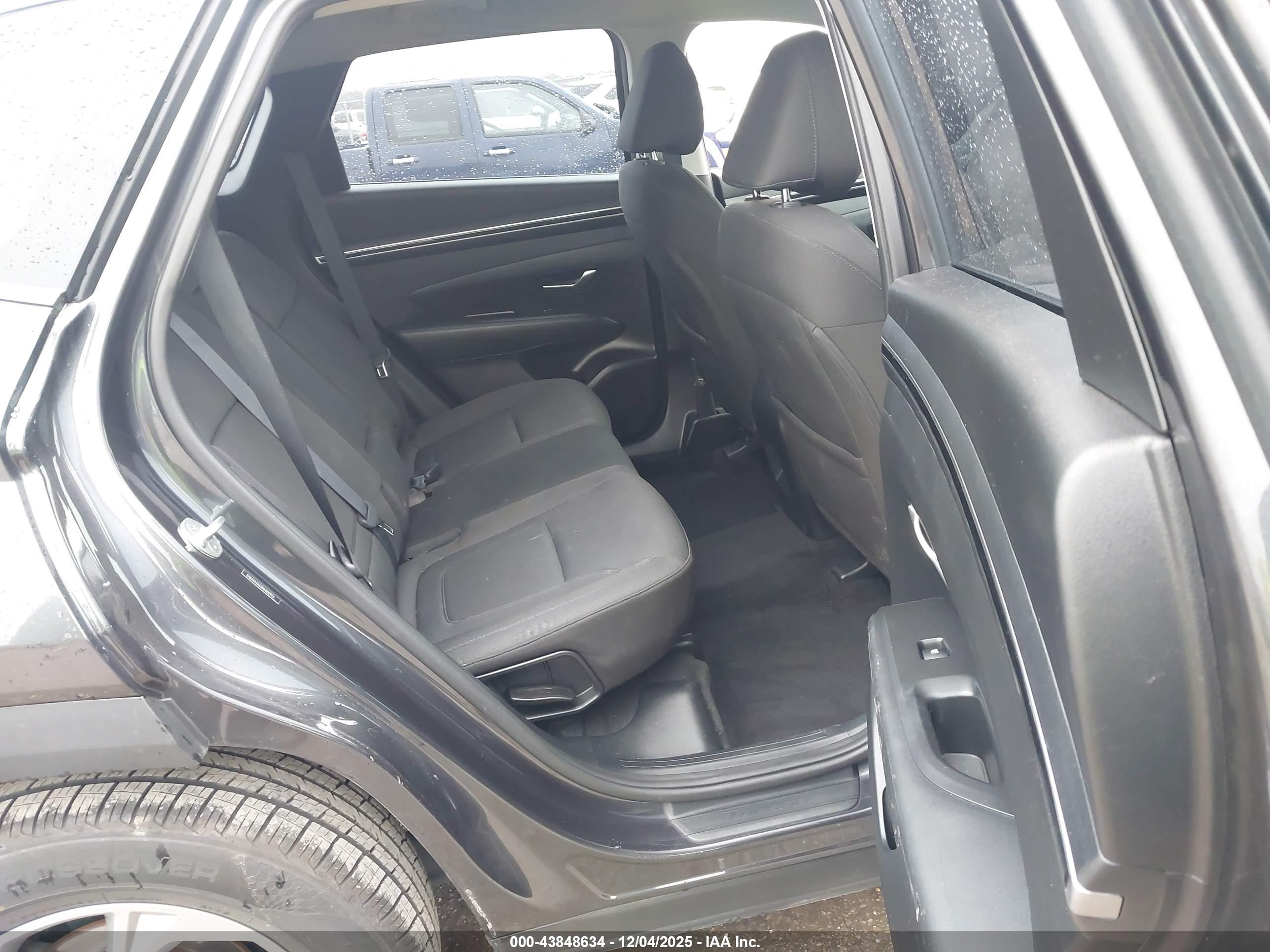HYUNDAI TUCSON image 8