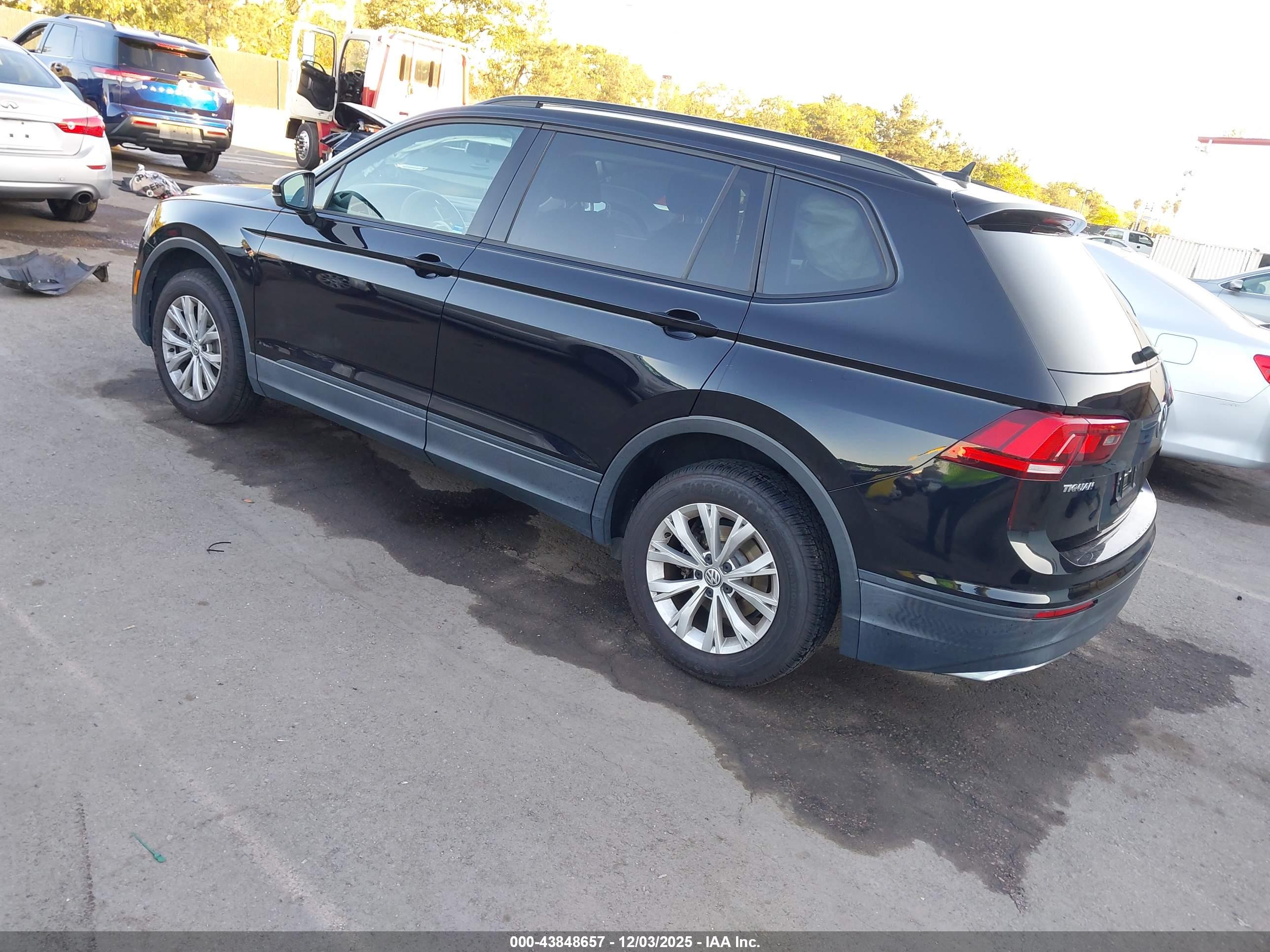 VOLKSWAGEN TIGUAN image 3