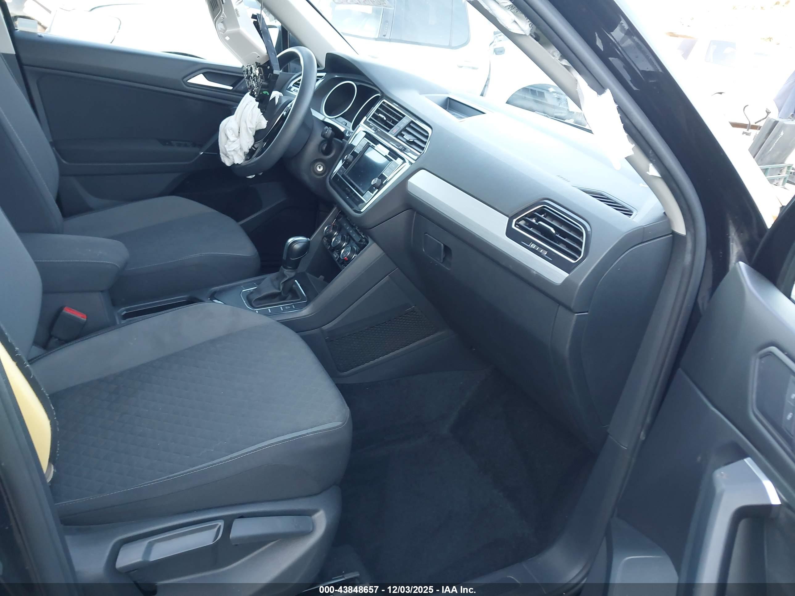 VOLKSWAGEN TIGUAN image 5