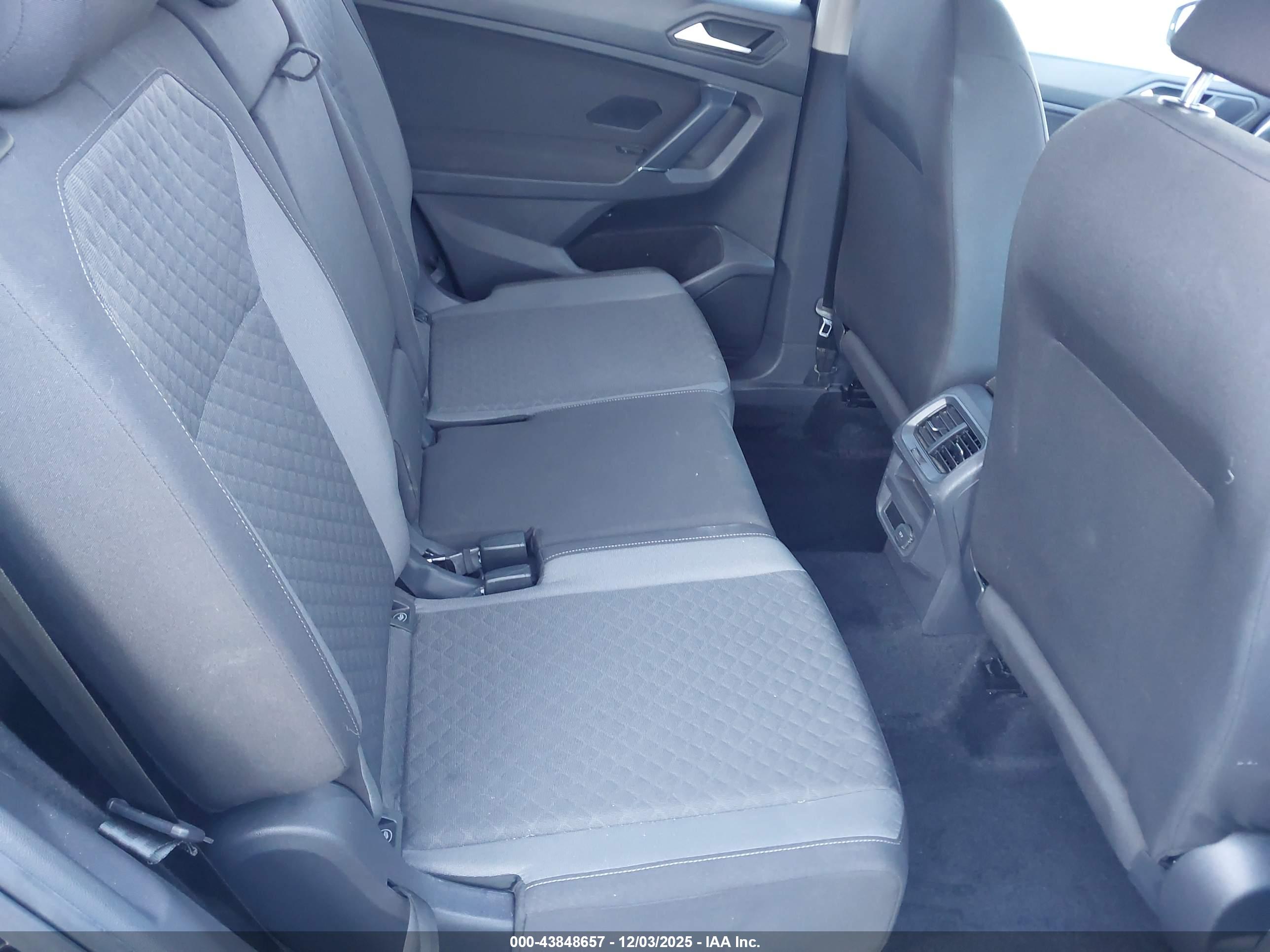 VOLKSWAGEN TIGUAN image 8