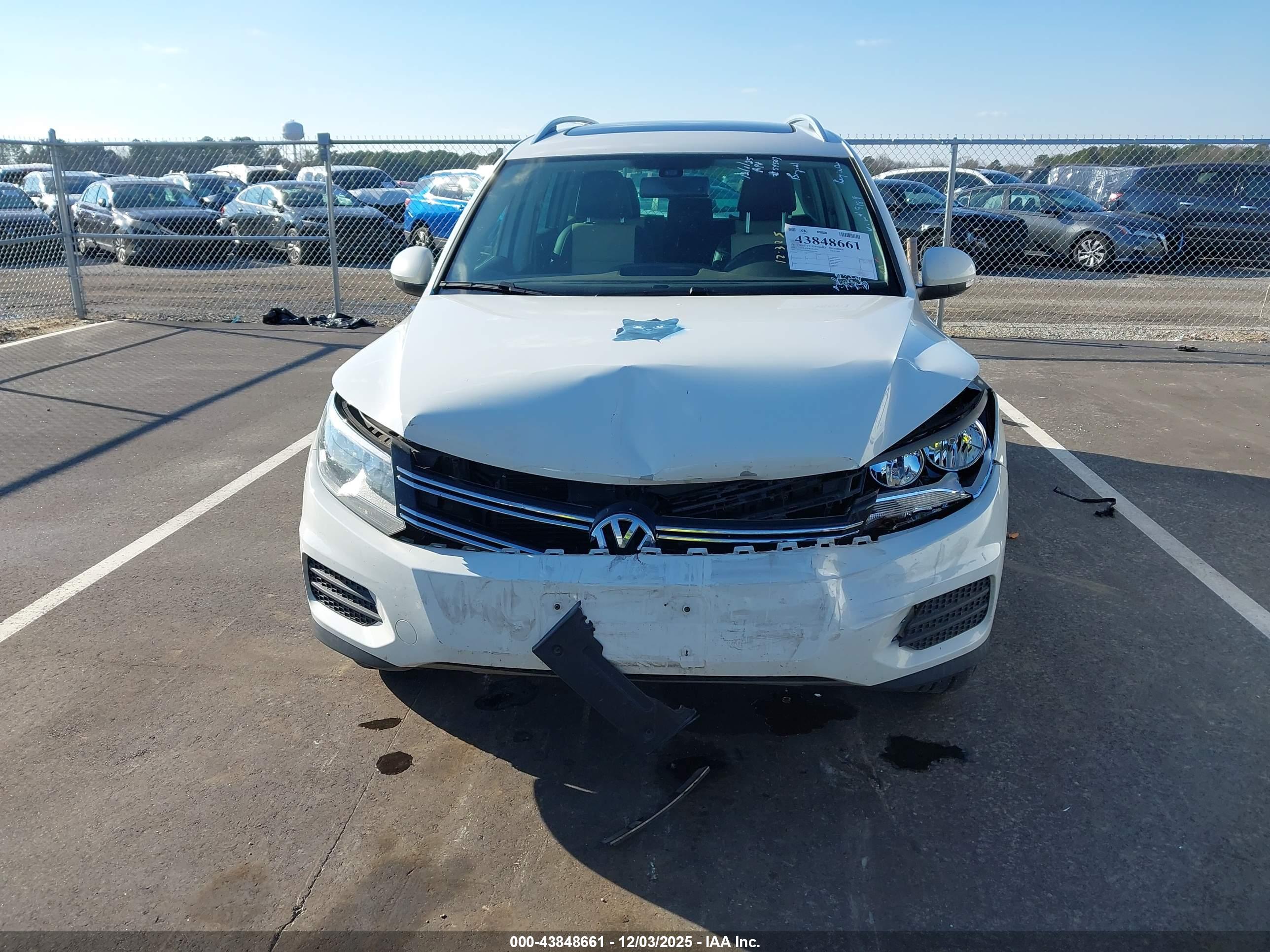 VOLKSWAGEN TIGUAN image 6