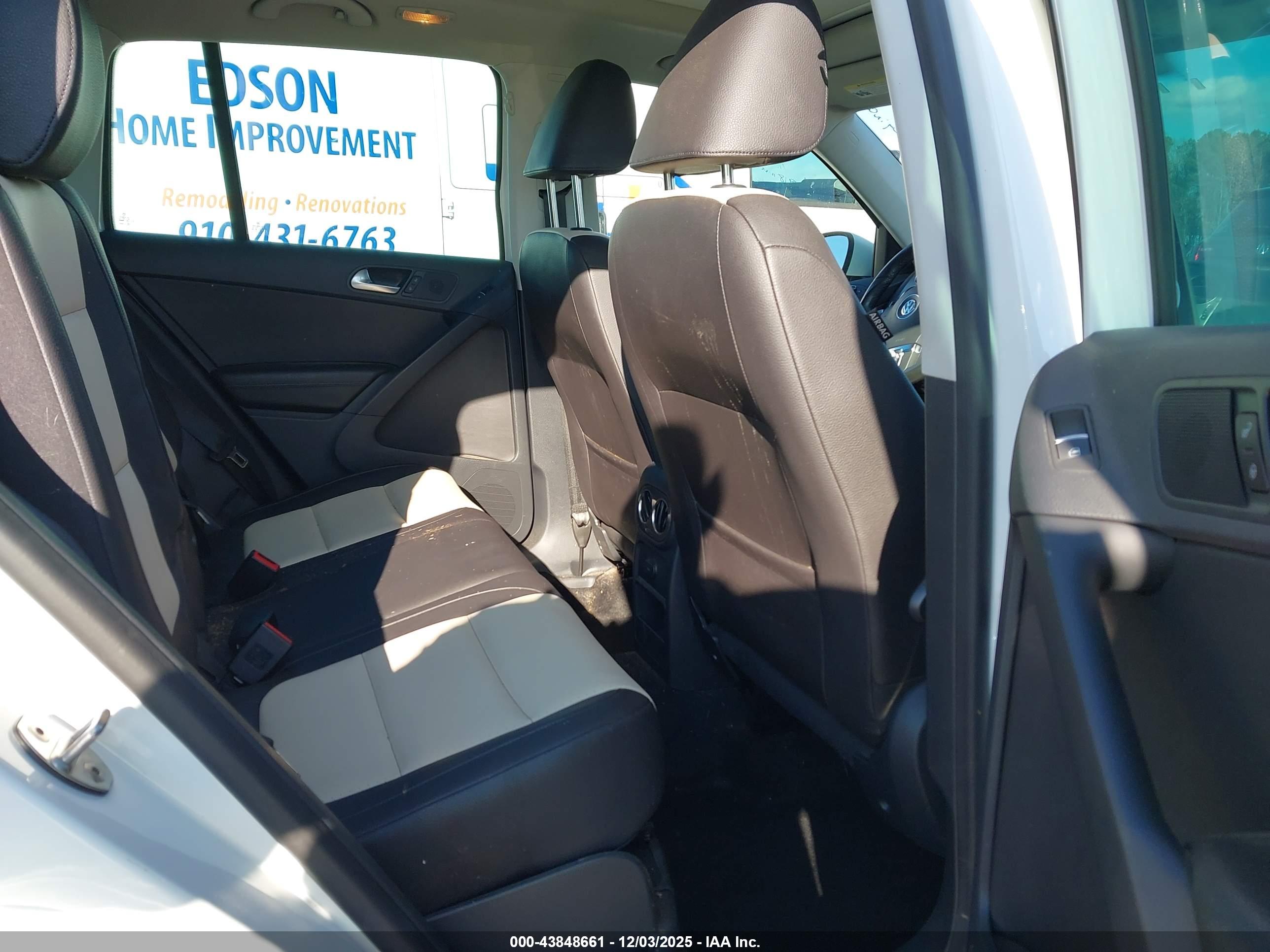VOLKSWAGEN TIGUAN image 8