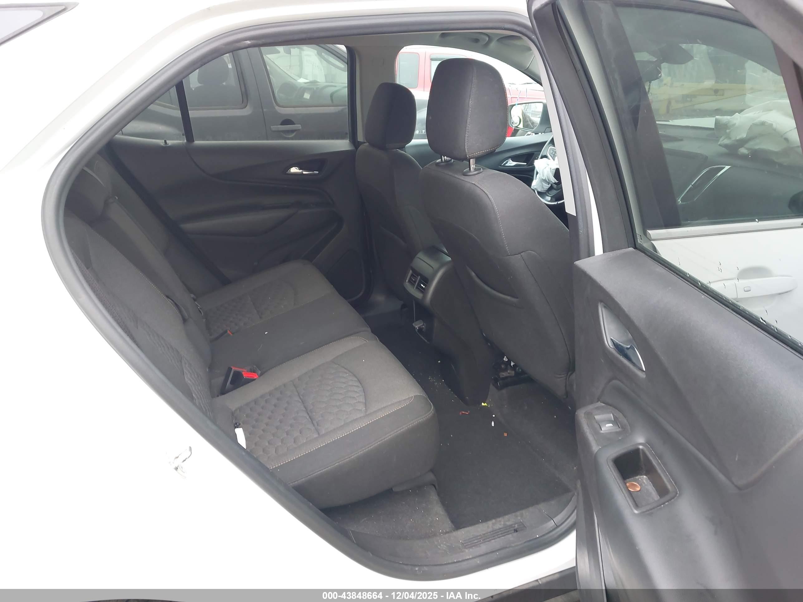 CHEVROLET EQUINOX image 8