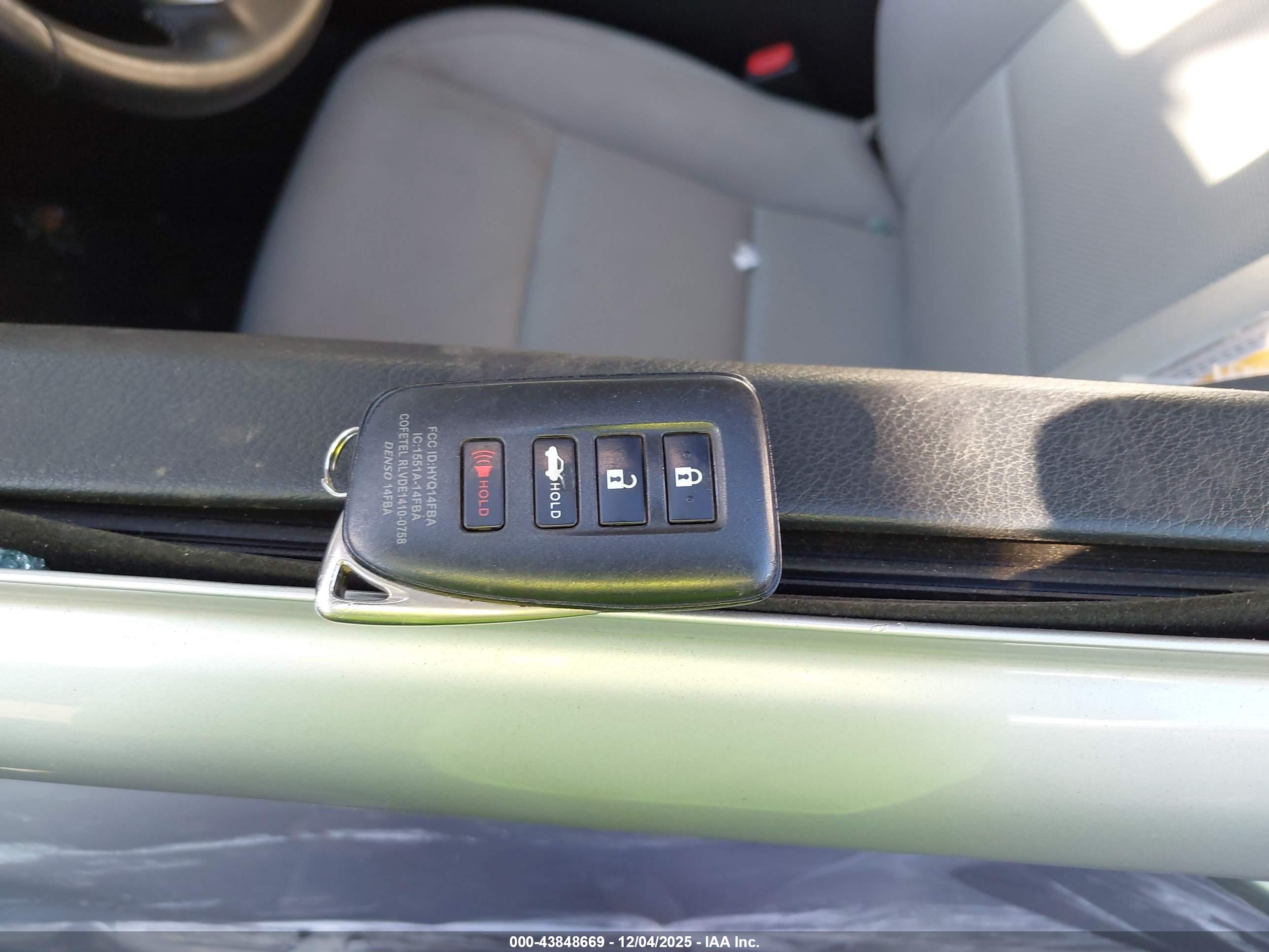 LEXUS ES image 11