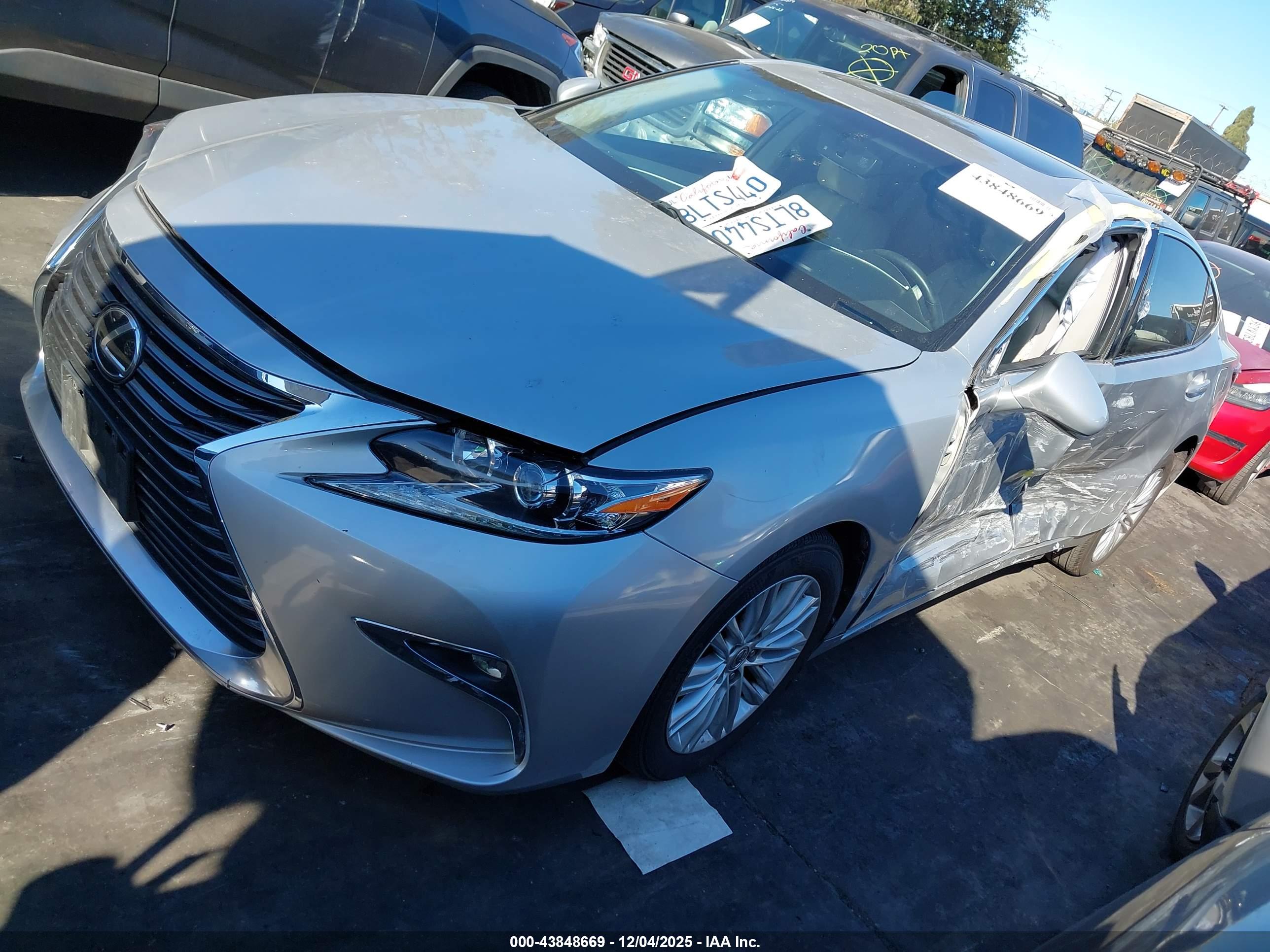 LEXUS ES image 2