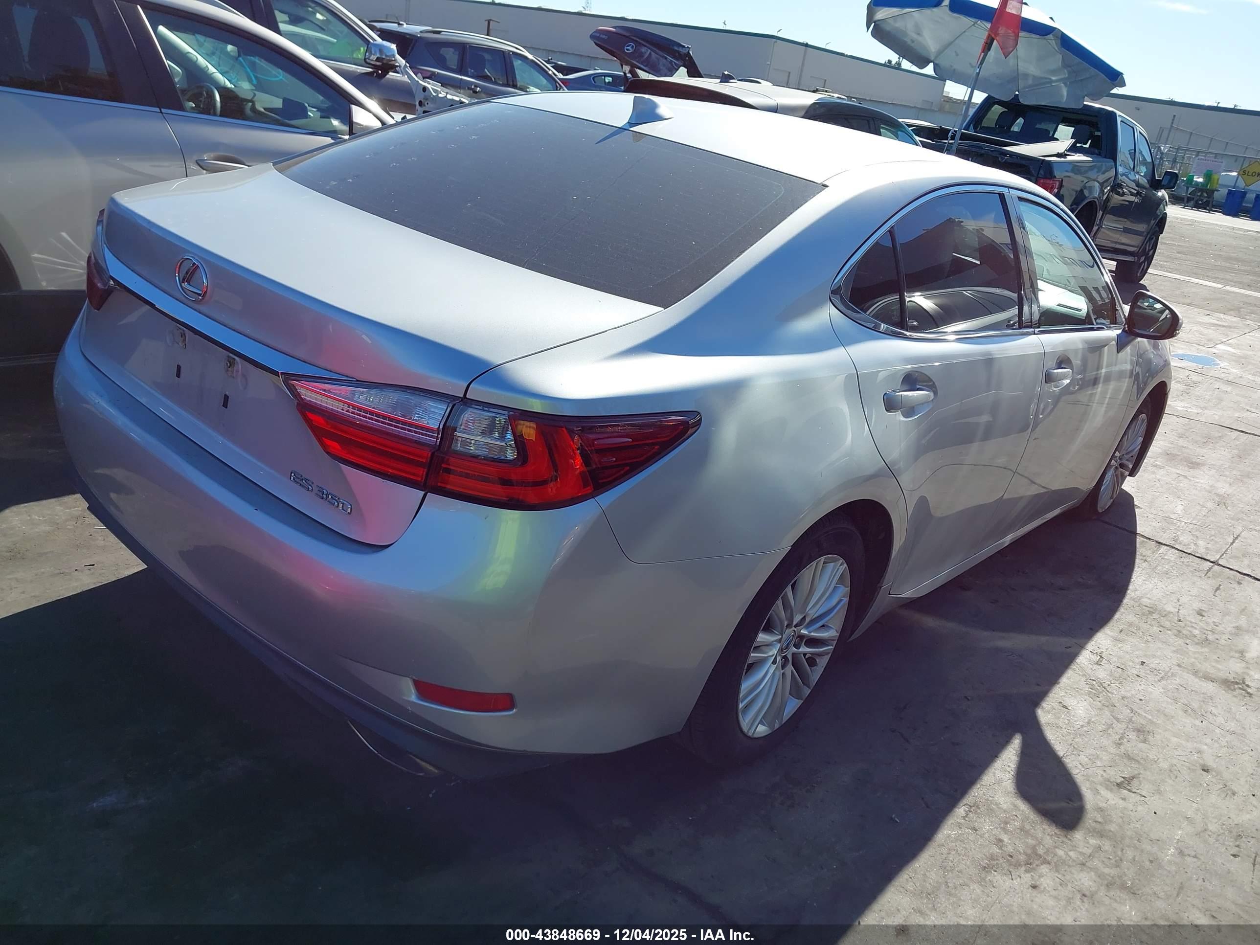 LEXUS ES image 4
