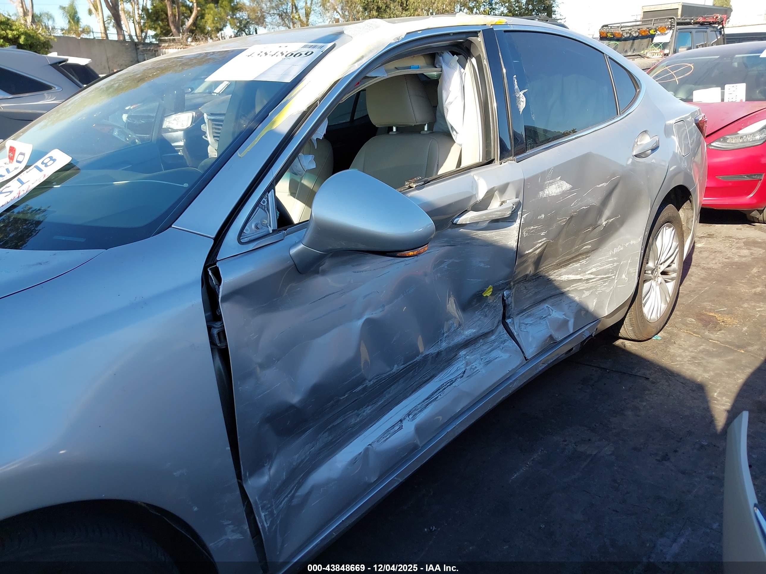 LEXUS ES image 6