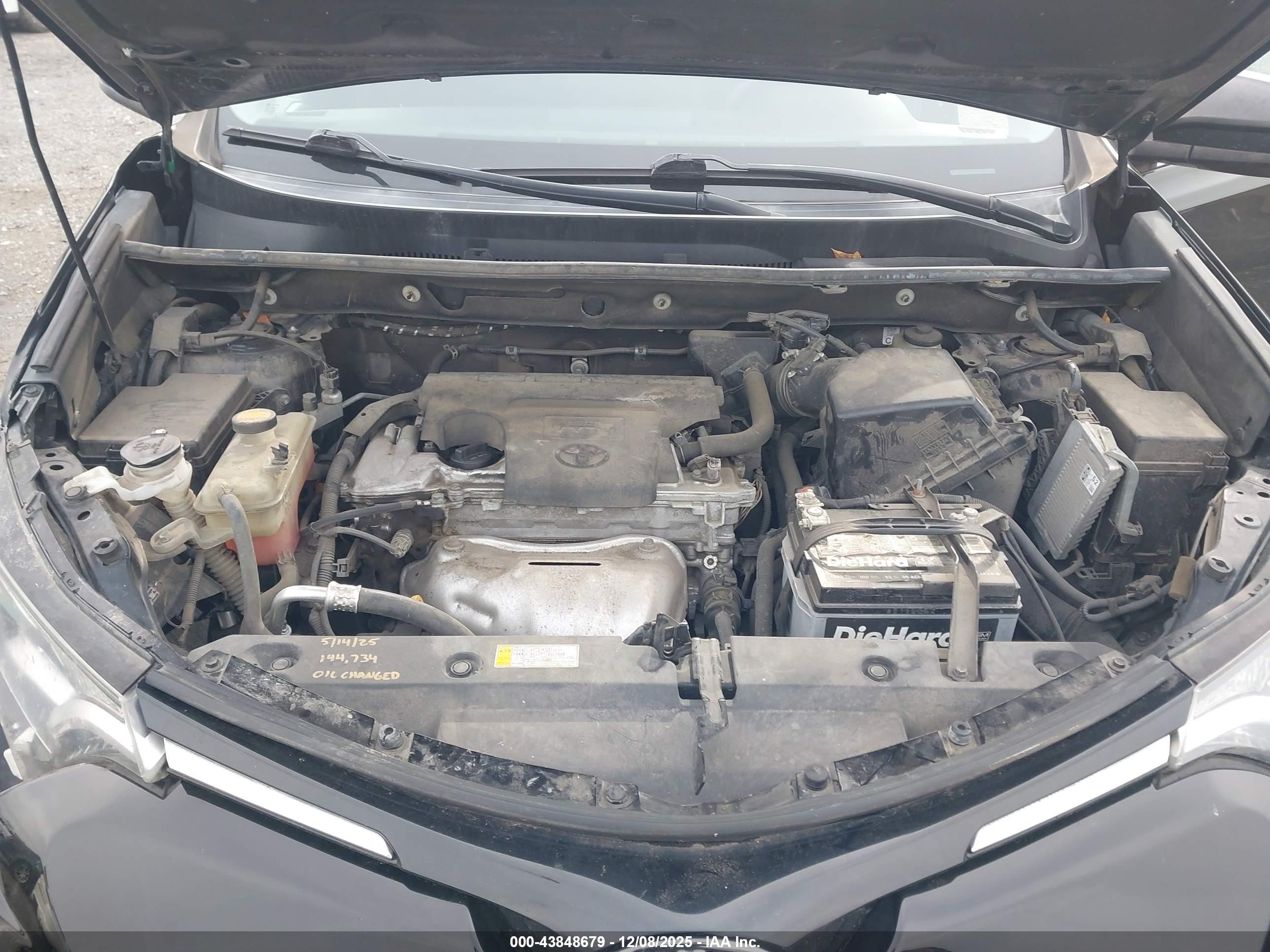 TOYOTA RAV4 image 10
