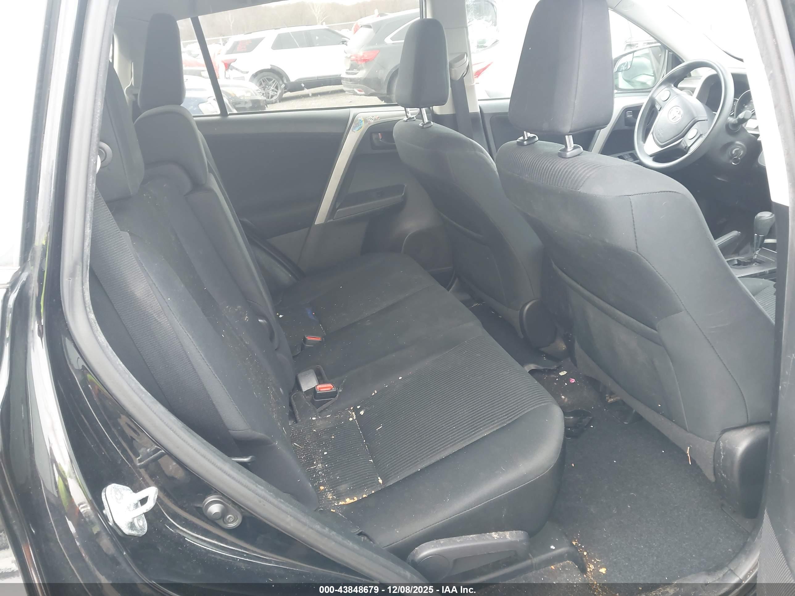 TOYOTA RAV4 image 8