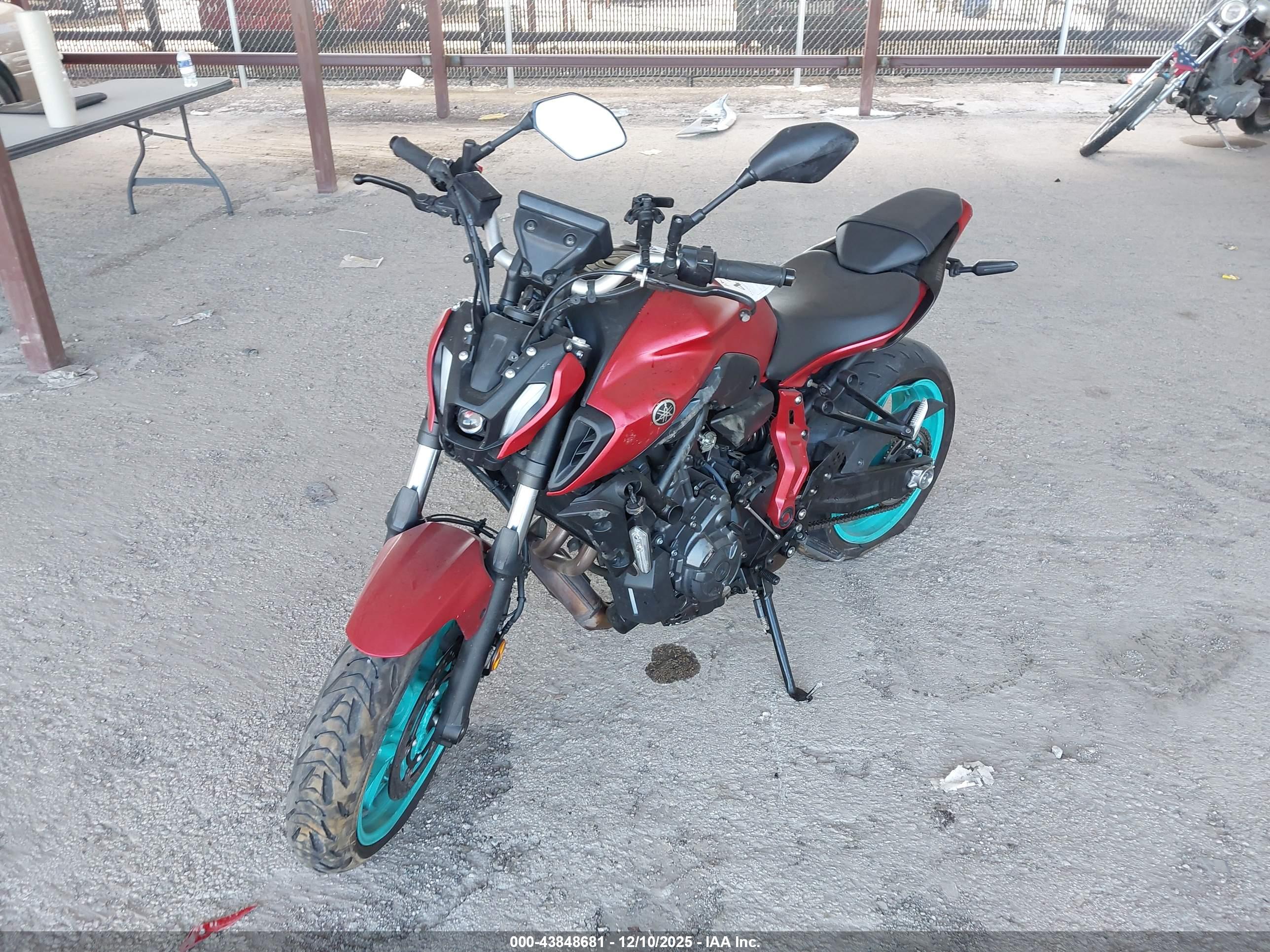 YAMAHA MT07 image 2
