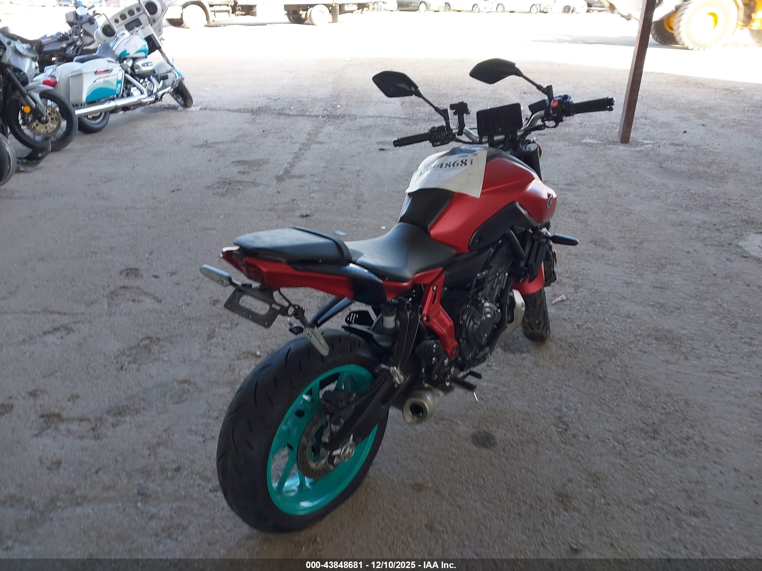 YAMAHA MT07 image 4