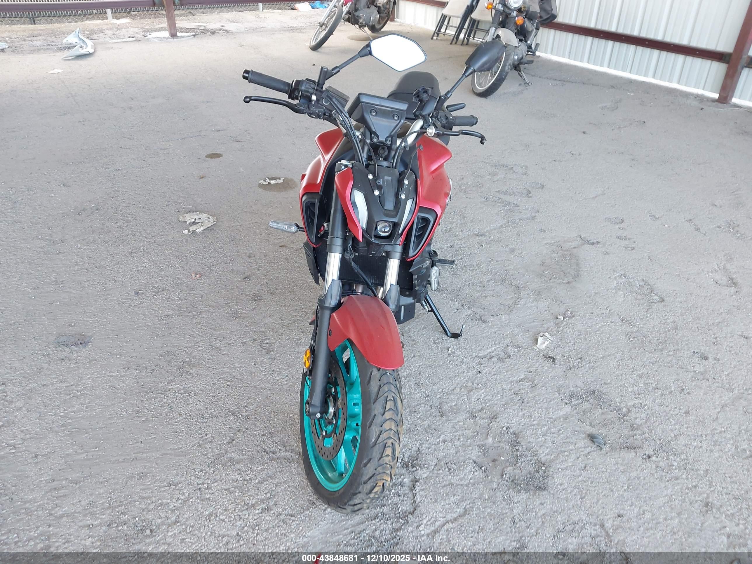 YAMAHA MT07 image 5
