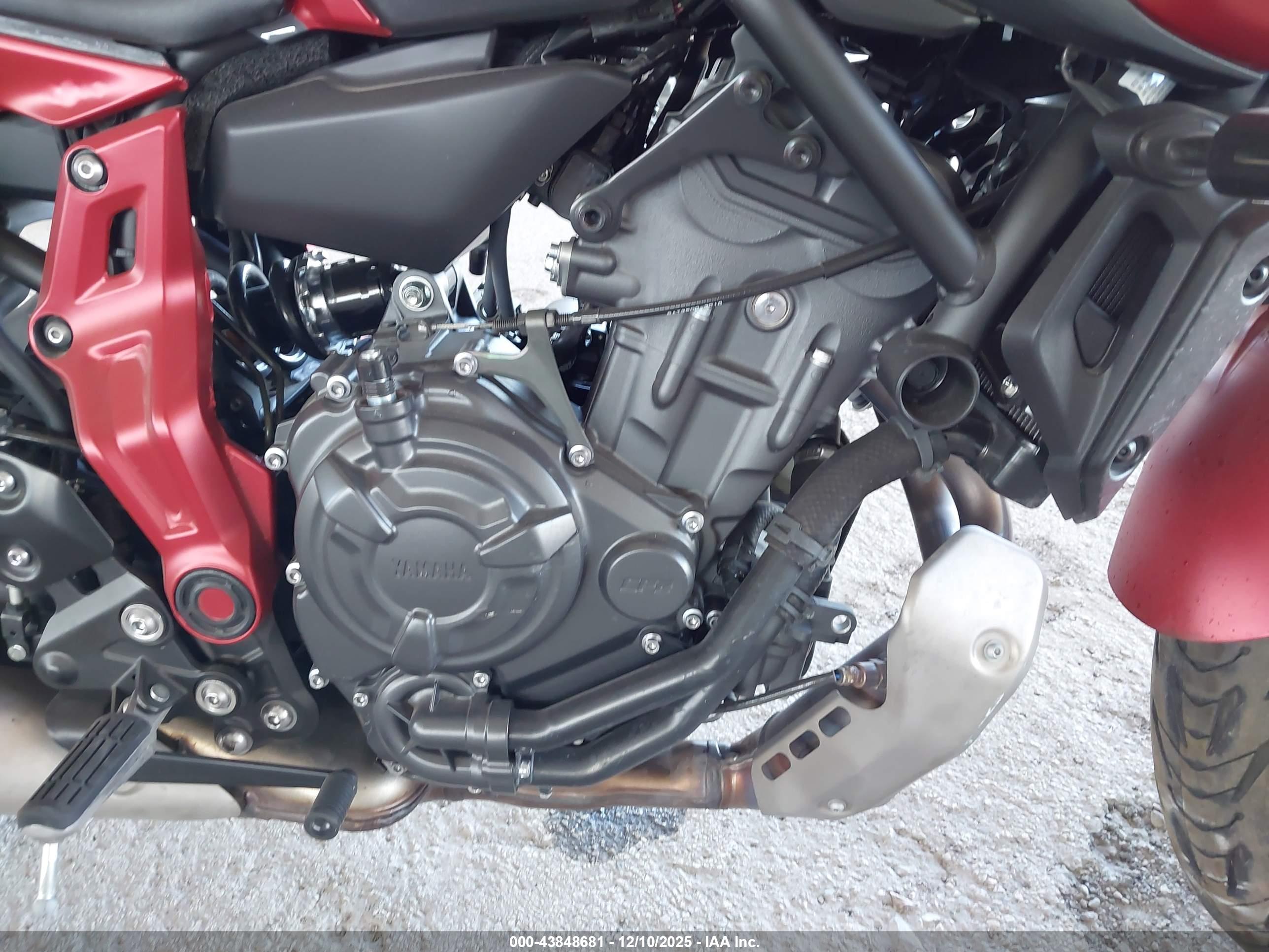 YAMAHA MT07 image 8