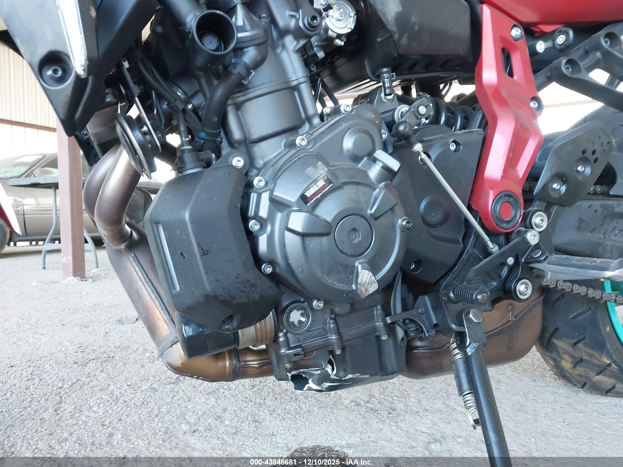 YAMAHA MT07 image 9