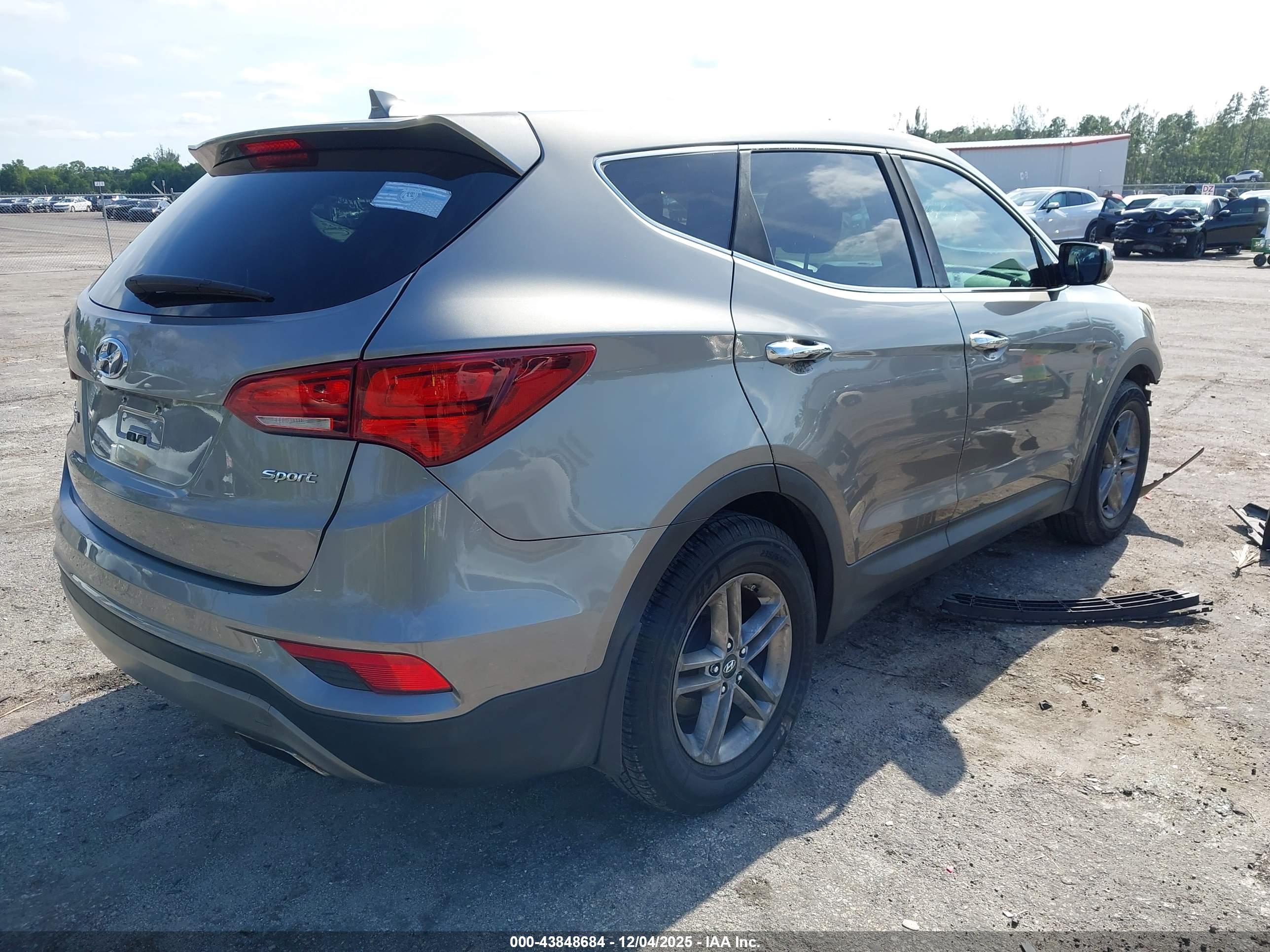 HYUNDAI SANTA image 4