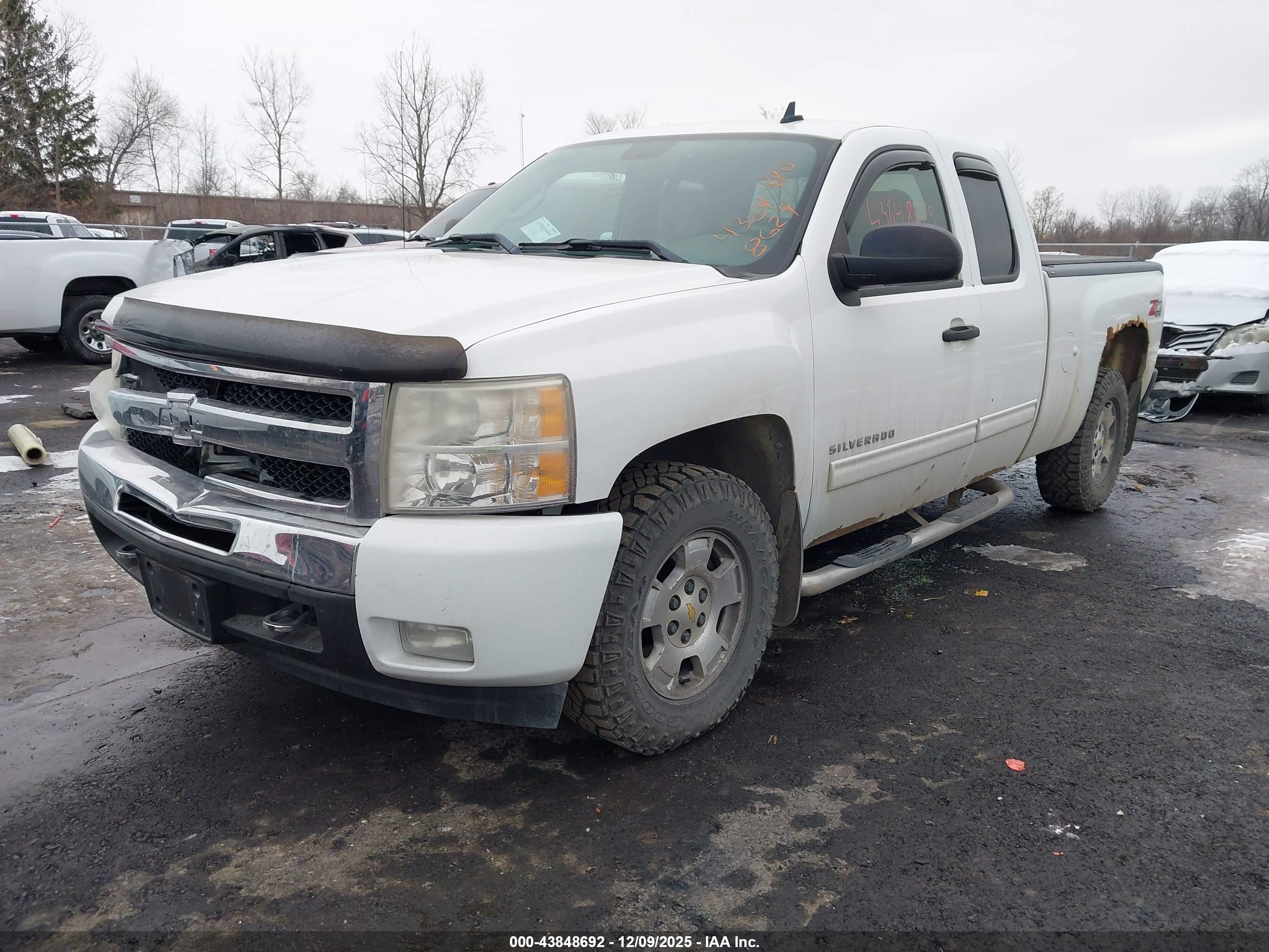CHEVROLET SILVERADO image 2