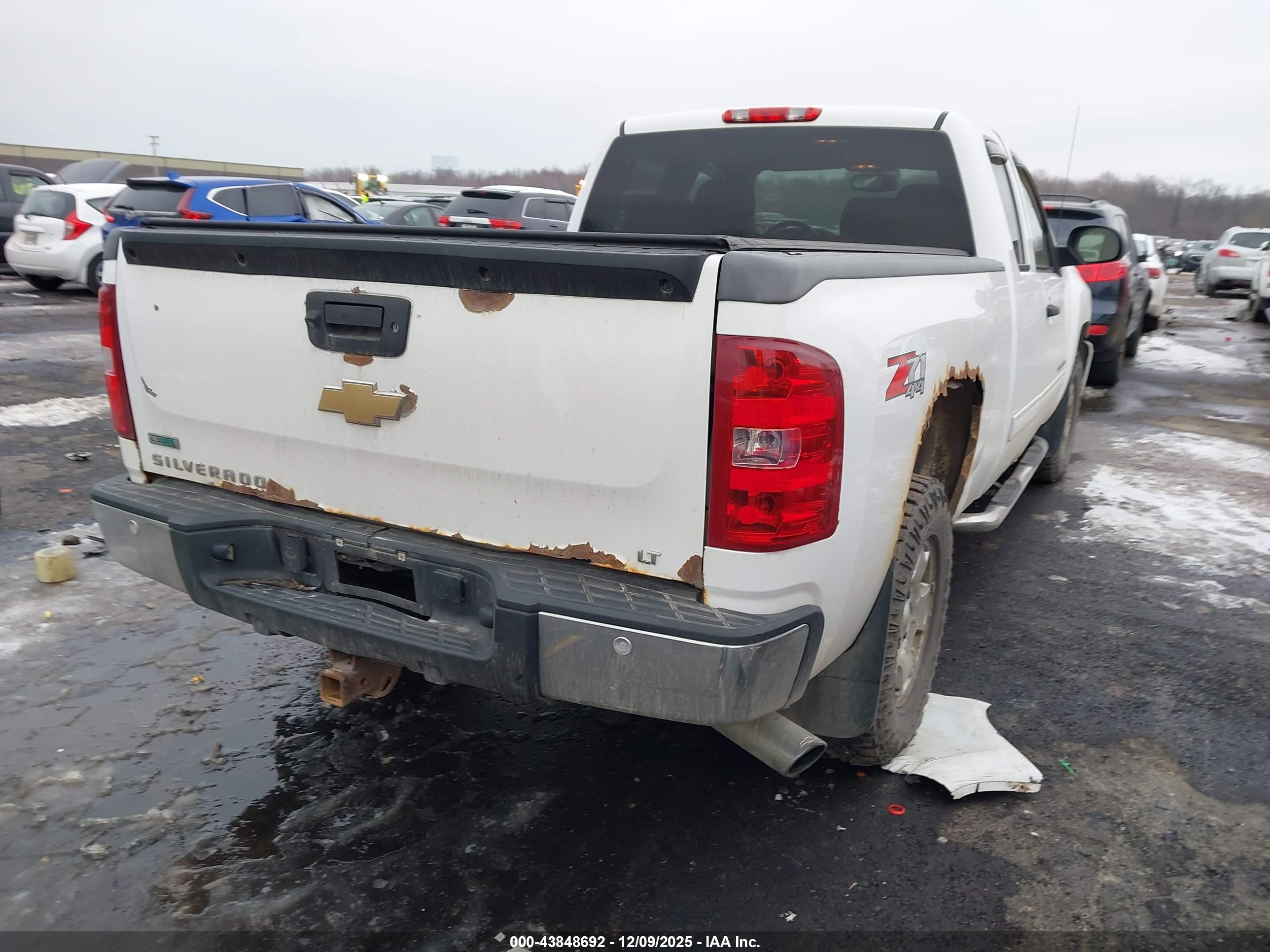 CHEVROLET SILVERADO image 4