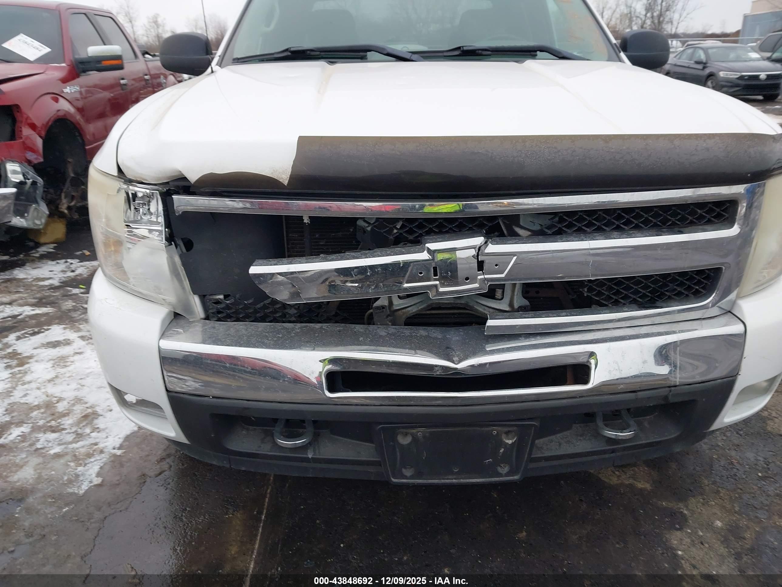 CHEVROLET SILVERADO image 6