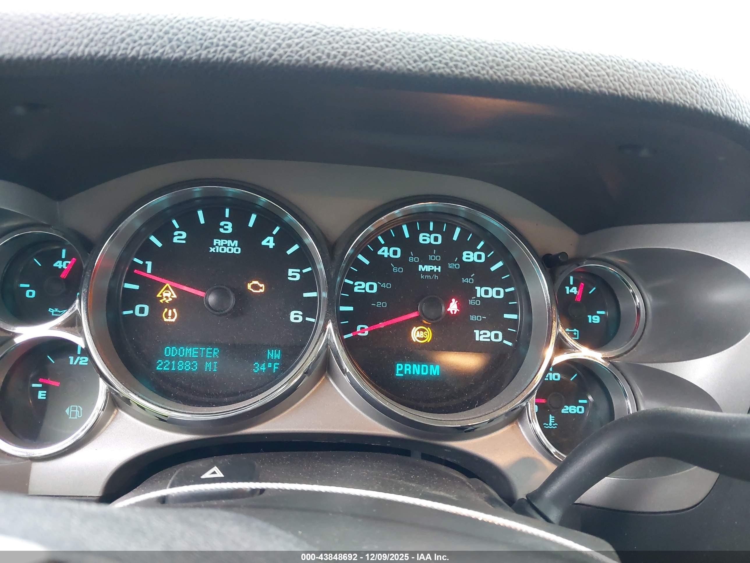 CHEVROLET SILVERADO image 7