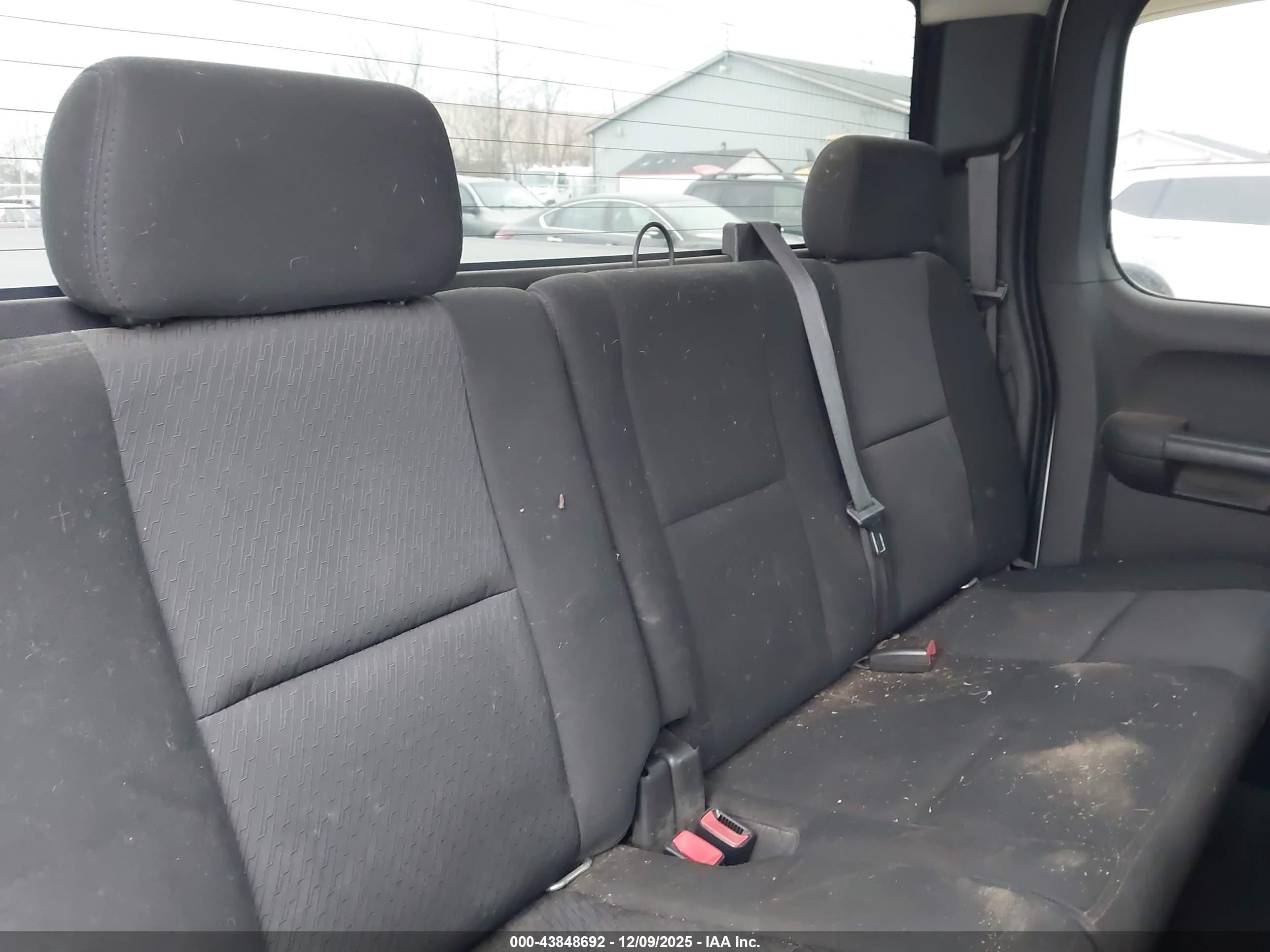 CHEVROLET SILVERADO image 8