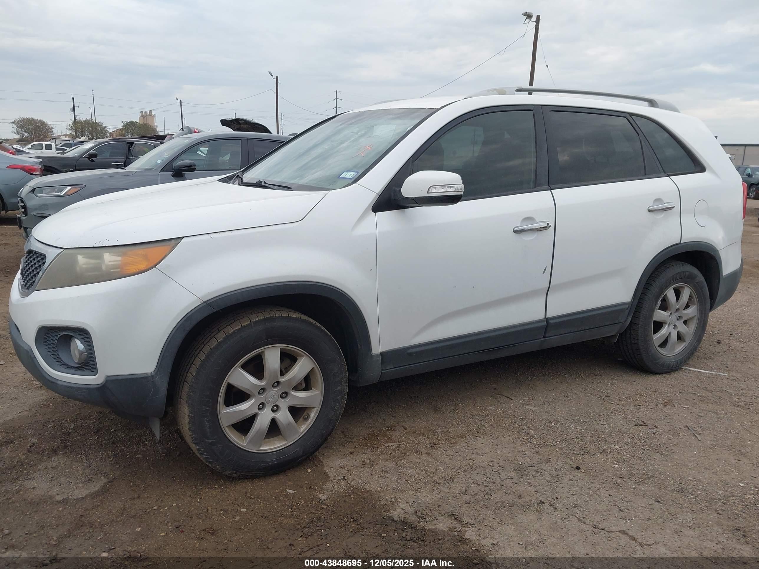 KIA SORENTO image 2