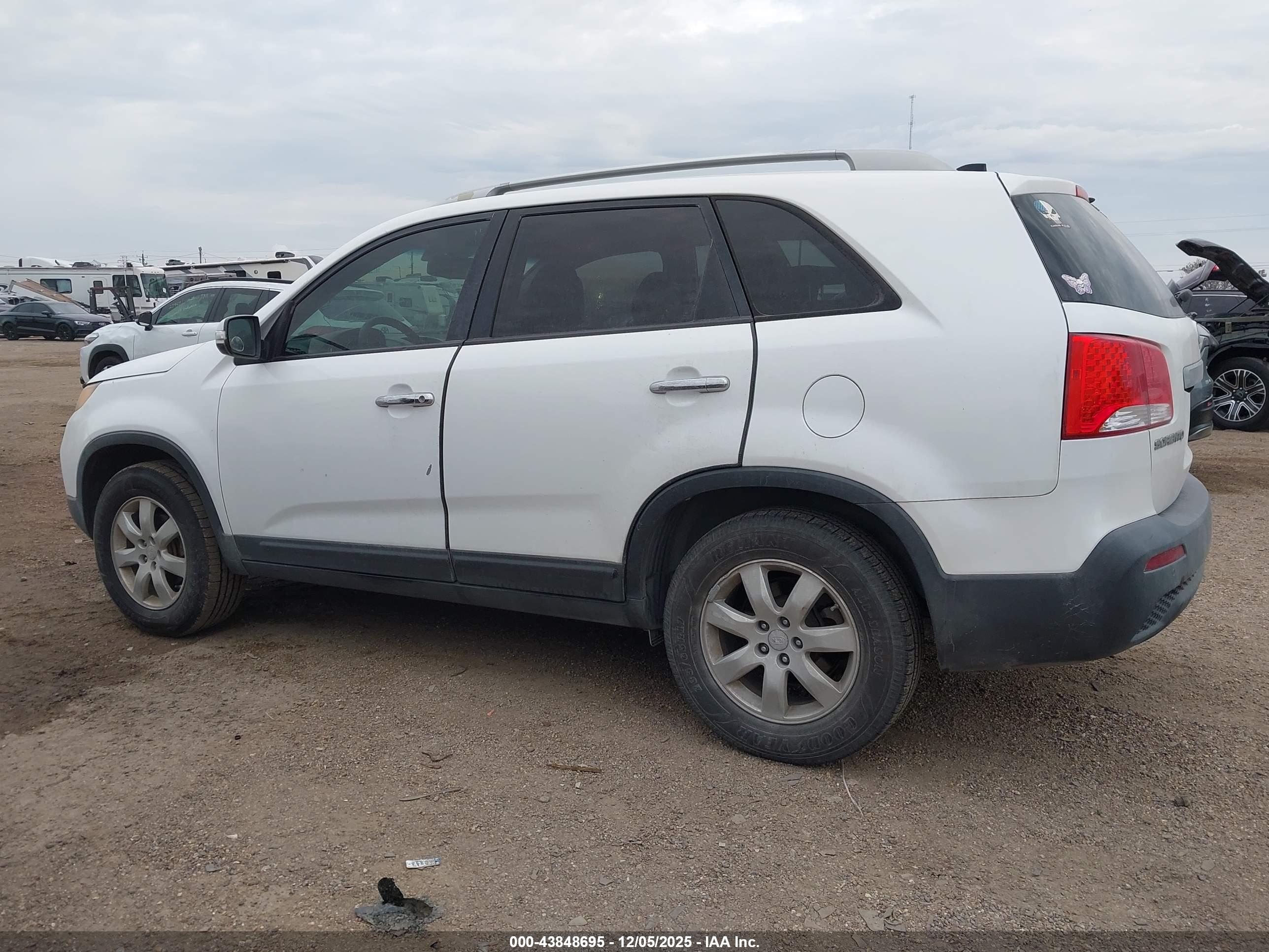 KIA SORENTO image 3